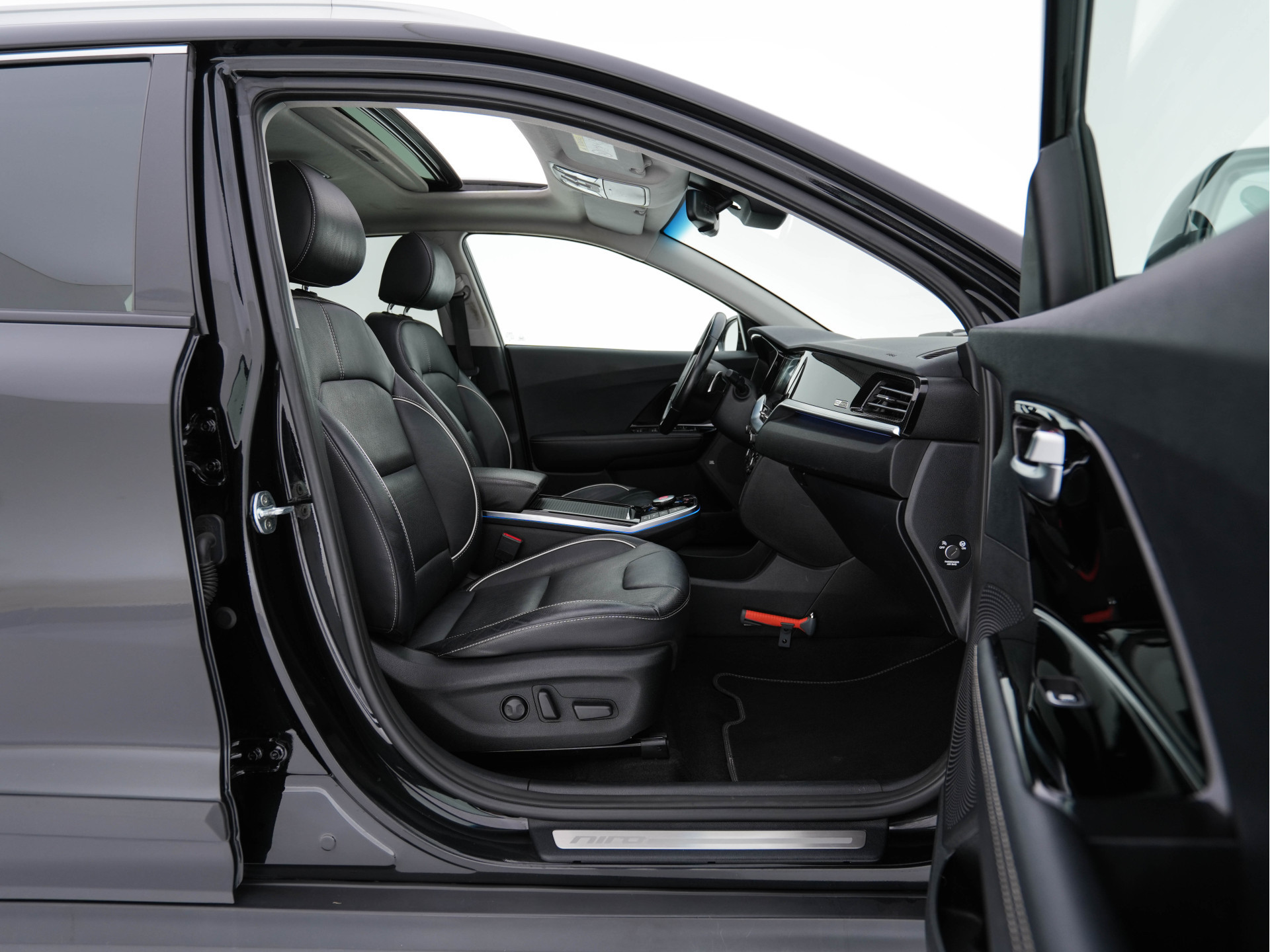 Kia e-Niro ExecutiveLine 64 kWh [ 3-Fase ] {SOH-100%} (INCL-BTW) Aut. *PANO | LEATHER | JBL-AUDIO | FULL-LED | NAVI-FULLMAP | DAB | ADAPTIVE-CRUISE | CAMERA | MEMORY-PACK | LANE-ASSIST | CCS-FASTLOADER | KEYLESS | DIGI-COCKPIT | 17"ALU*