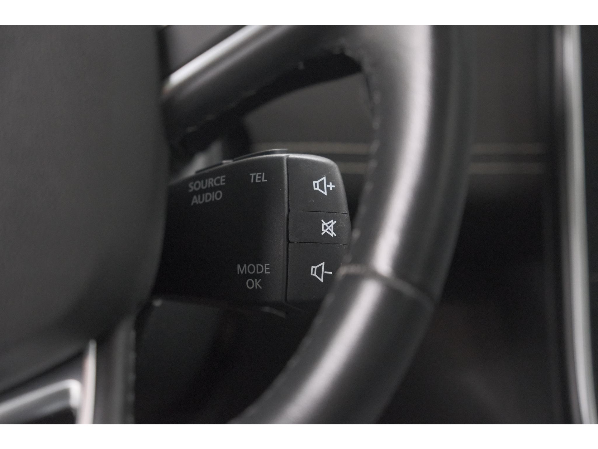 Renault Scénic 1.3 TCe 140 EDC Intens | Trekhaak | Camera | Head-Up Display | Dodehoekdetectie