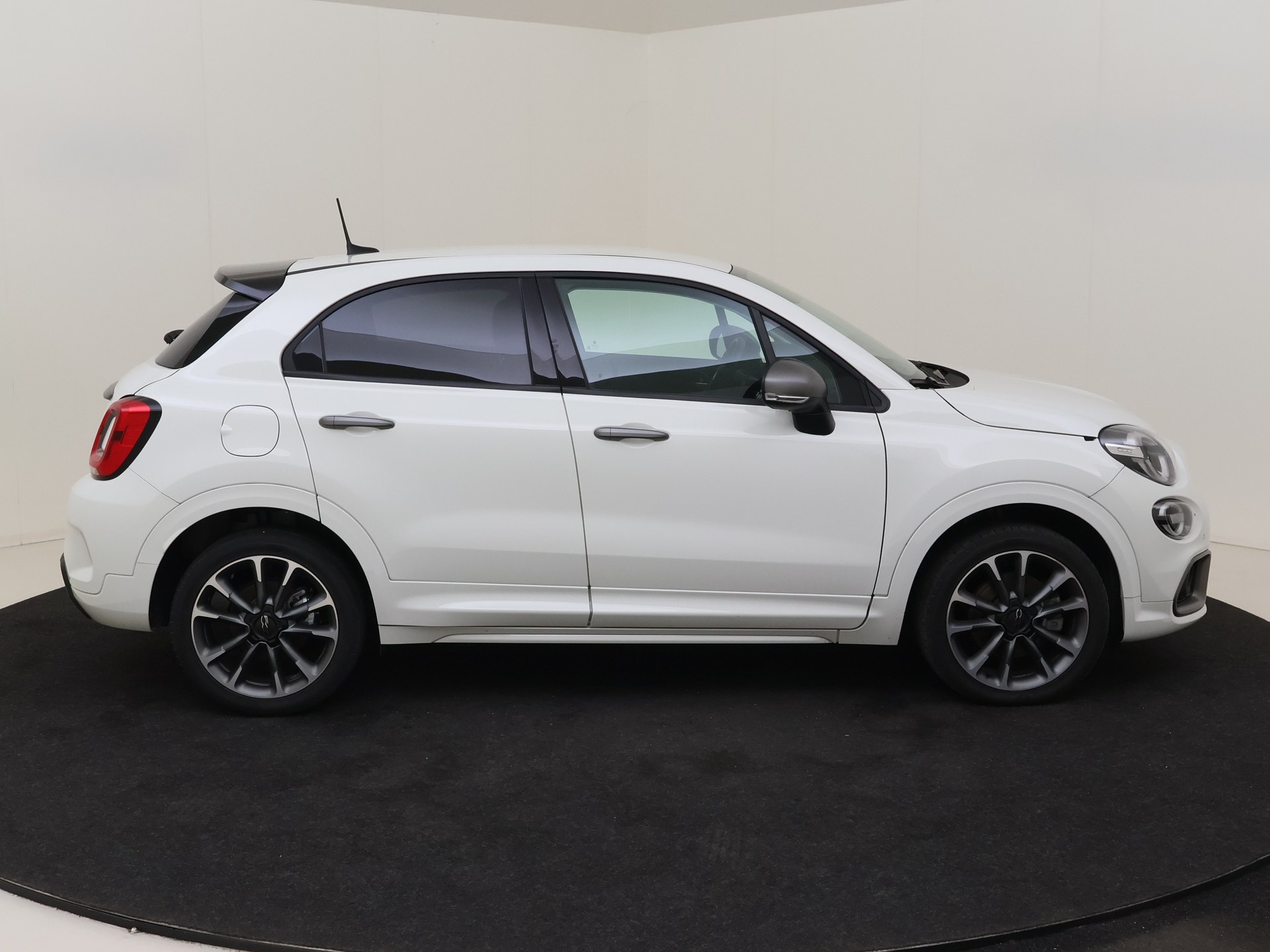 Fiat 500 X 1.5 Hybrid Sport | CAMERA | NAVI | CARPLAY | CLIMAT CONTROL | PARK. SENSOREN V+A | Carselexy