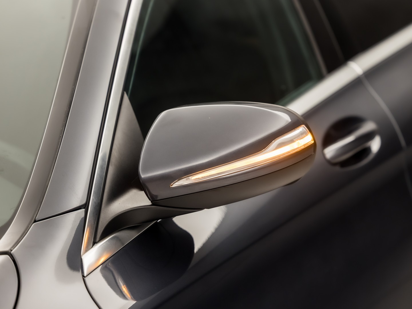 Mercedes-Benz C-Klasse 180 AMG Sport 156Pk Automaat (NAVIGATIE, LEDER, GETINT GLAS, ELEK SPORTSTOELEN, CRUISE, LED KOPLAMPEN, NIEUWSTAAT)