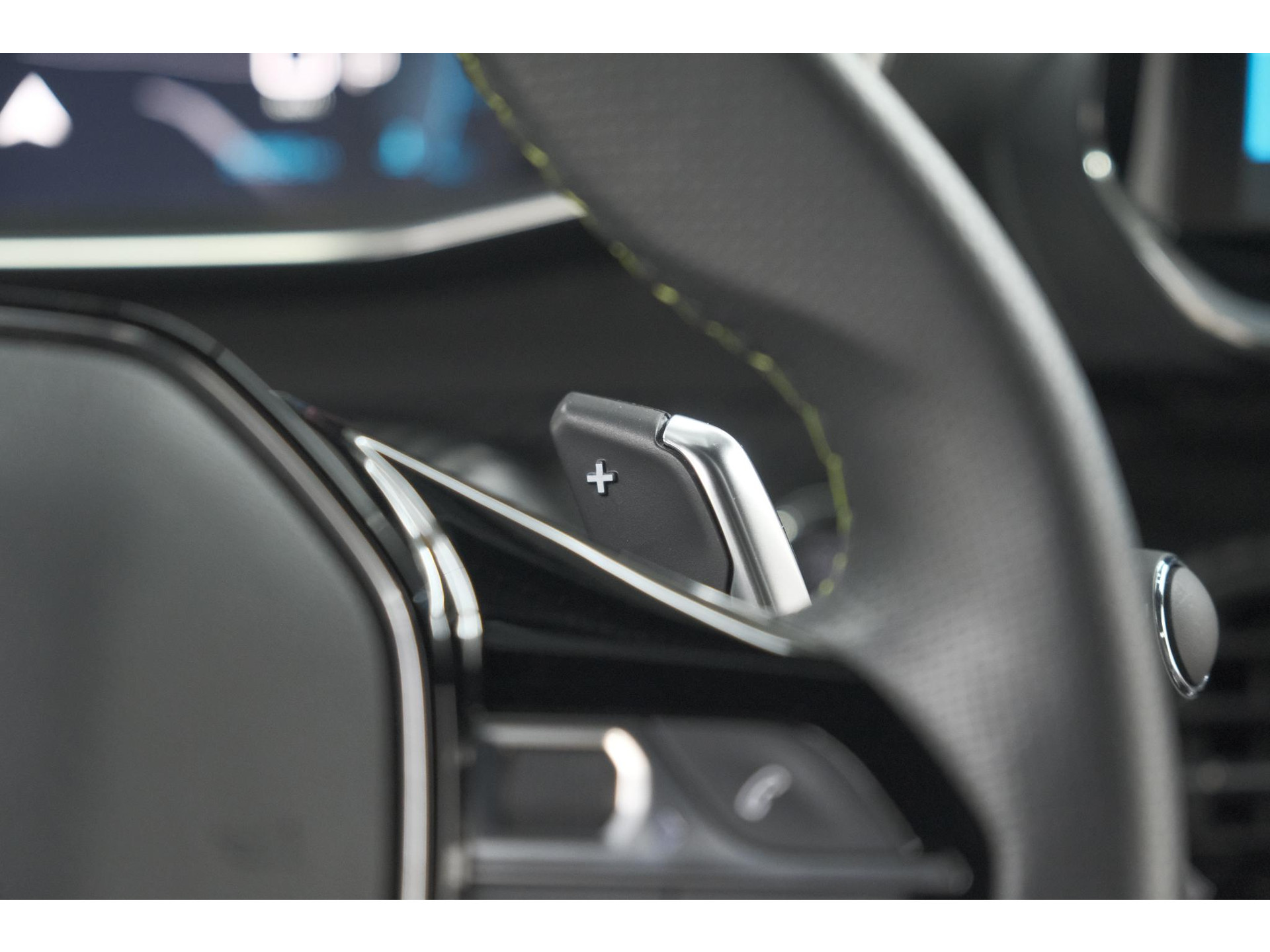 Peugeot 2008 PureTech 130 EAT8 GT | Camera | Dodehoekdetectie | Apple Carplay | Pack Winter