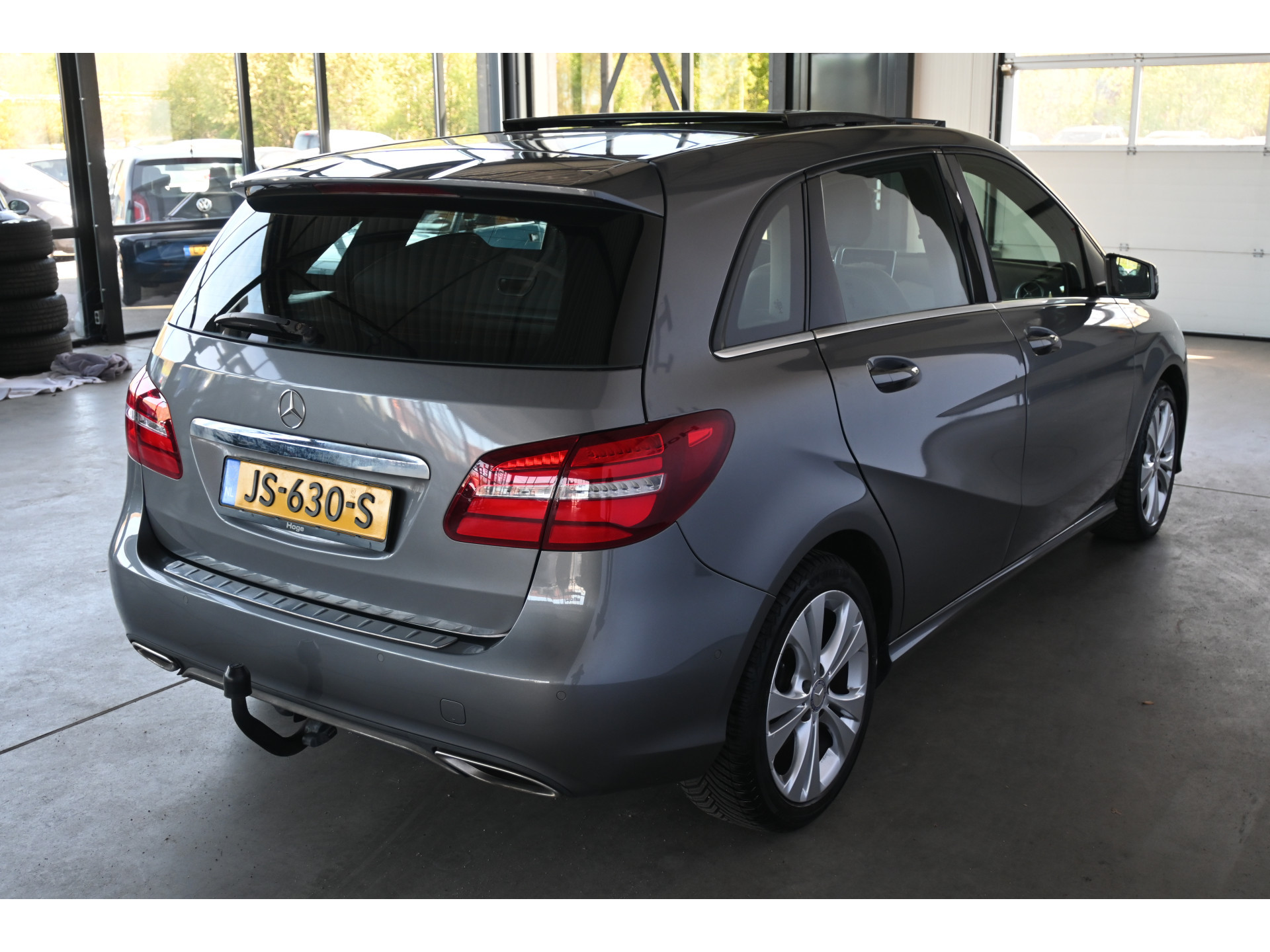 Mercedes-Benz B-klasse 180 Ambition Automaat Cruise Airco Navigatie Trekhaak Panoramdak 1e Eigenaar Inruil Mogelijk!