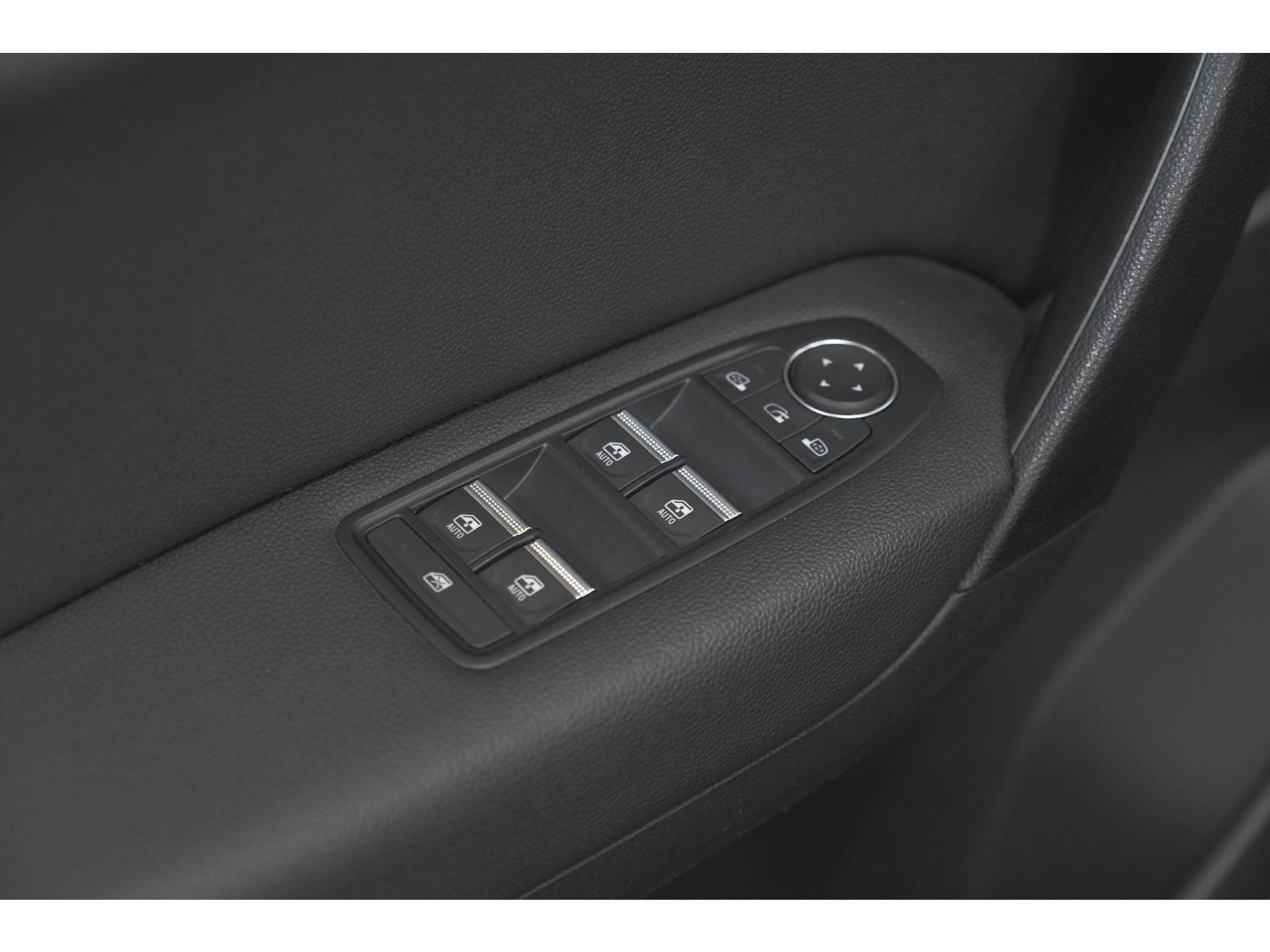 Renault Captur Mild Hybrid 140 EDC Intens | Camera | Navigatie | Parkeersensoren | Stoelverwarming