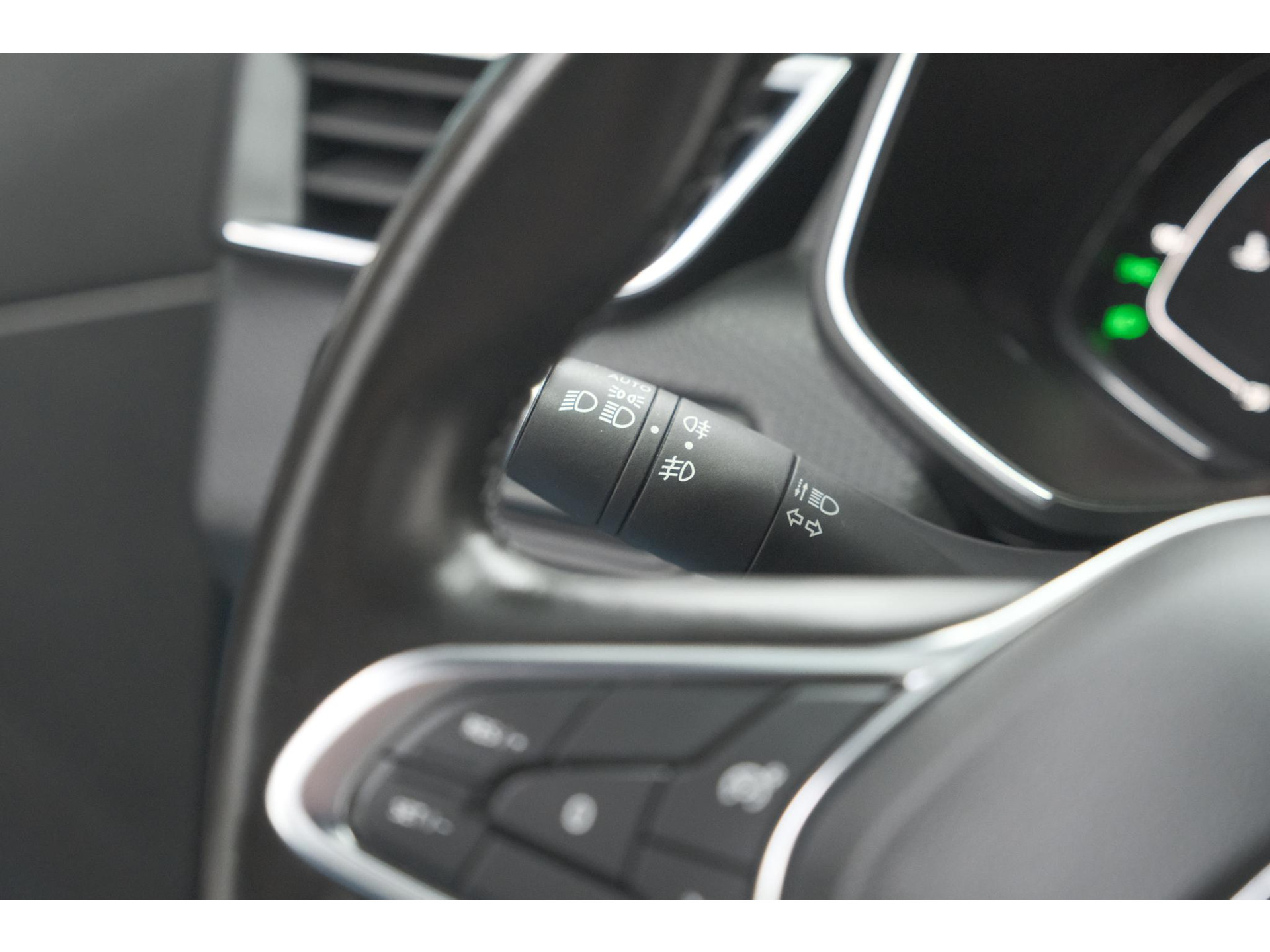 Renault Clio TCe 100 Intens | Navigatie | Apple Carplay | Parkeersensoren