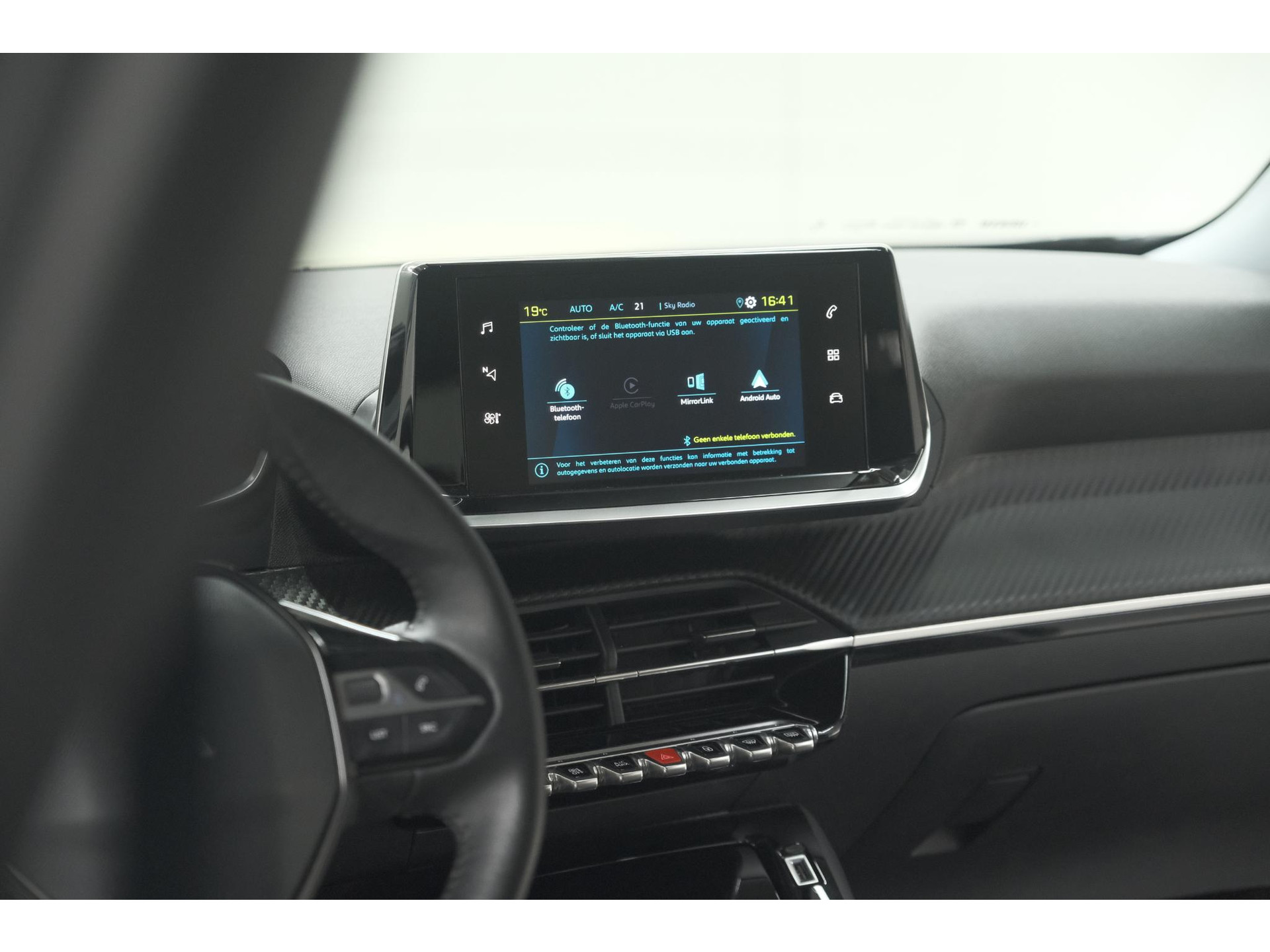 Peugeot e-2008 EV Allure 50 kWh | SOH=96.7 % | 3 Fase Laadfunctie | Camera | Navigatie | Parkeersensoren | Apple Carplay