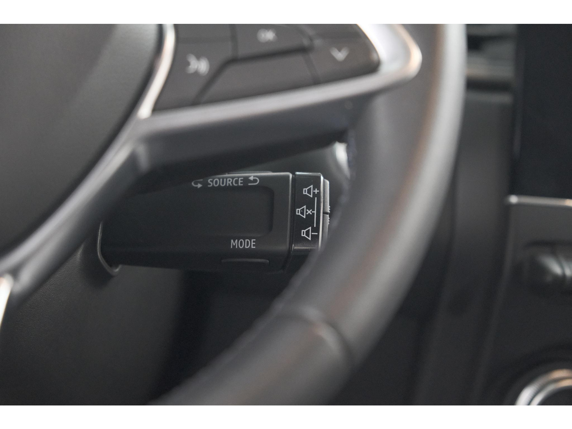 Renault Captur 1.6 E-Tech Plug-in Hybrid 160 Intens | Allseason Banden | Camera | 9.3 Inch Grootscherm | Apple Carplay