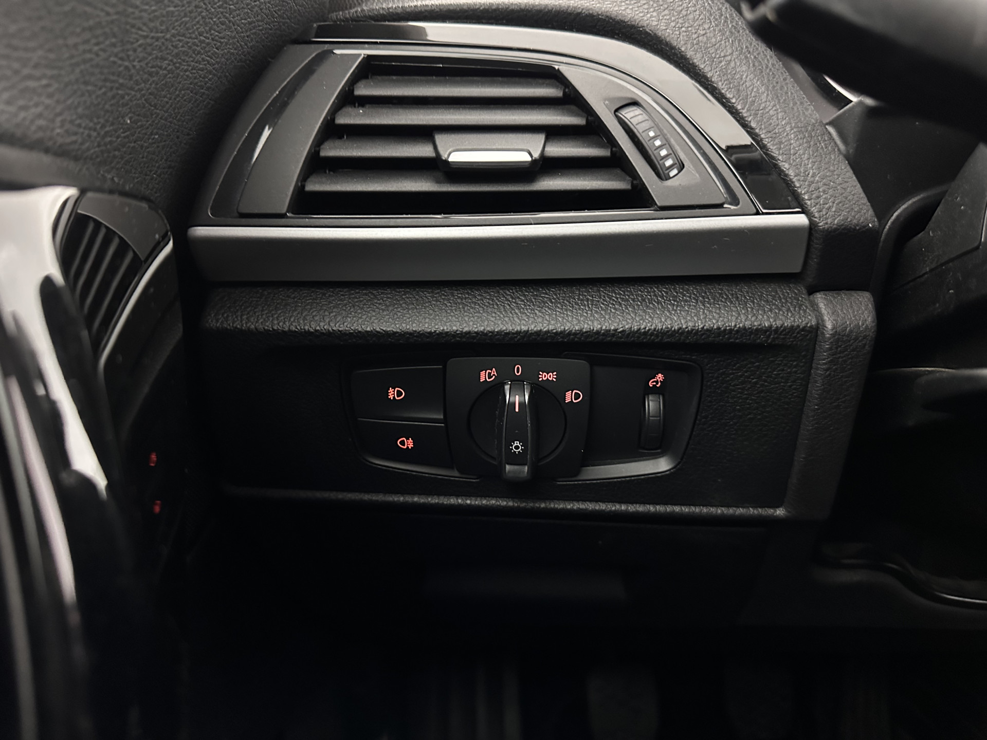 BMW 1-serie 116d EDE Corporate Lease Sport ⚠️GEARBOX AUDIBLE⚠️*PANO | FULL-LED | HEATED-SPORTSEATS | KEYLESS | NAVI-FULLMAP | PRIVACY-GLASS | ECC | PDC | CRUISE | 16''ALU*