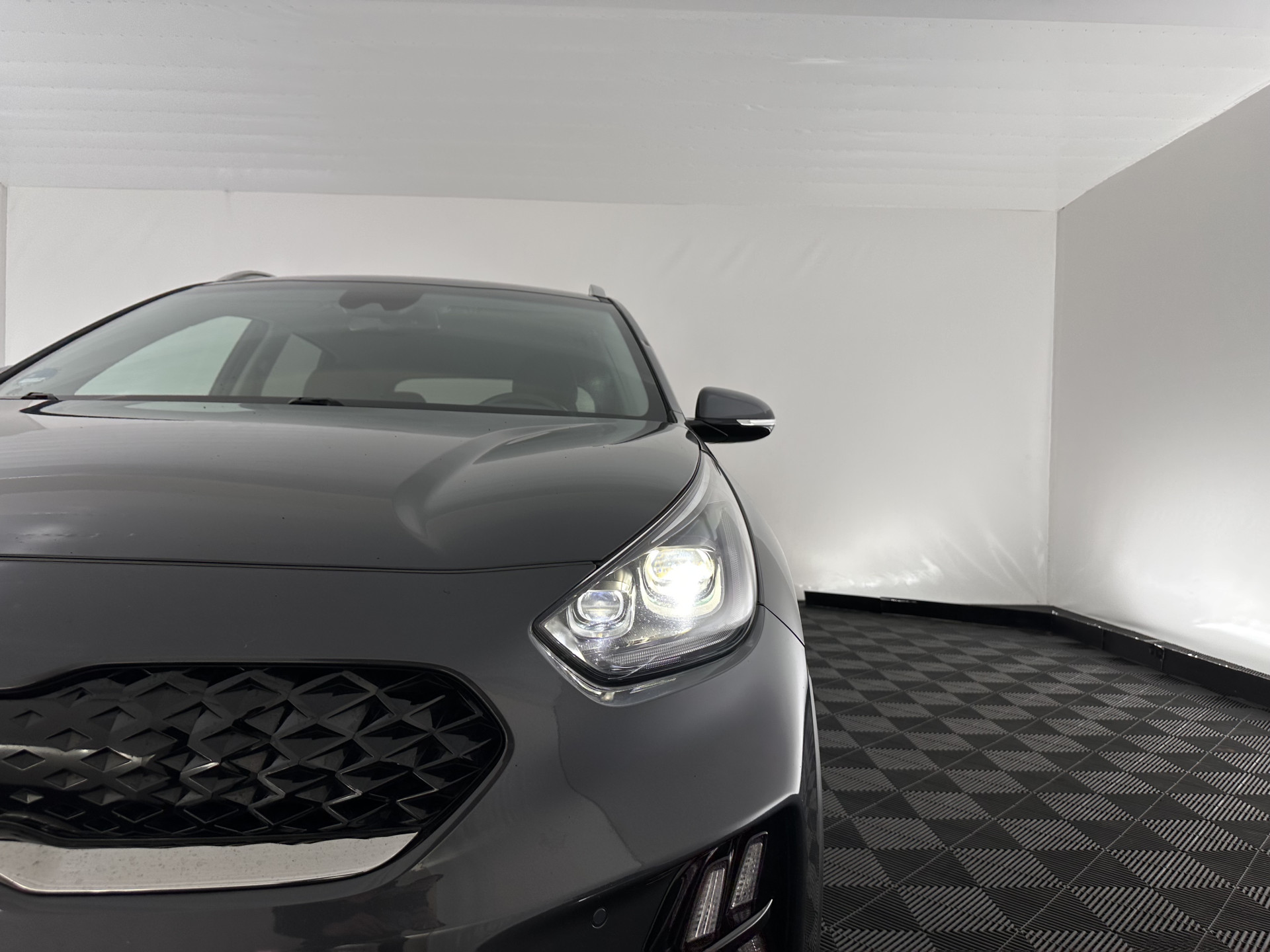 Kia Niro 1.6 GDi Hybrid Dynamic Plus Line (INCL-BTW) Aut. *LEATHER | FULL-LED | ADAPTIVE-CRUISE | BLINDSPOT | HEATED-COMFORTSEATS | CAMERA | KEYLESS | NAVI-FULLMAP | AMBIENTLIGHT | LANE-ASSIST | TOWBAR | 16''ALU*