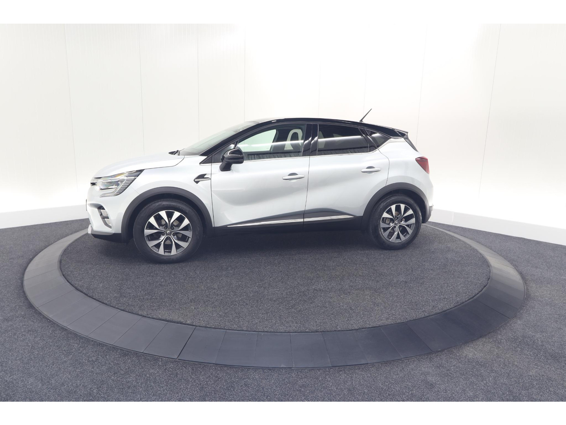 Renault Captur TCe 90 Intens | Trekhaak | Camera | Navigatie | Parkeersensoren | Apple Carplay