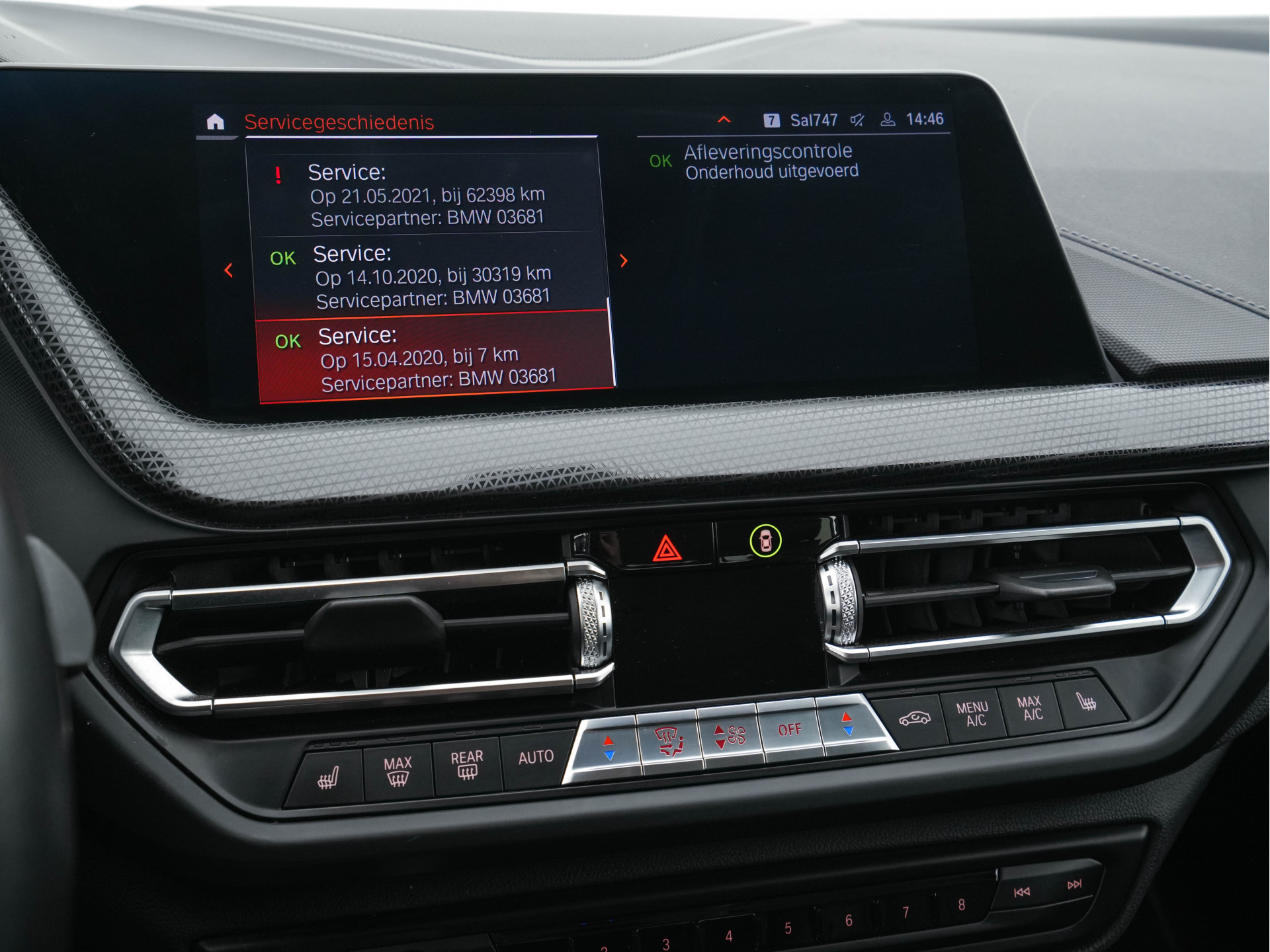 BMW 1-serie 118i High Executive Edition Sport-Line (INCL-BTW) *LEATHER | DIGI-COCKPIT | HARMAN/KARDON-AUDIO | FULL-LED | KEYLESS | NAVI-FULLMAP | DAB | CAMERA | ECC | CARPLAY | PDC | AMBIENT-LIGHT | CRUISE | SPORT-SEATS | 17"ALU*