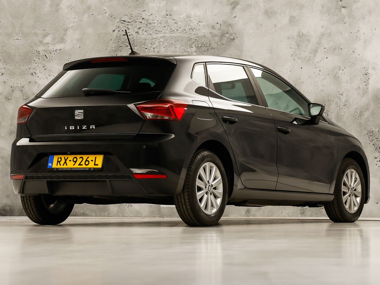 SEAT Ibiza 1.0 TSI Sport (GROOT NAVI, APPLE CARPLAY, GETINT GLAS, CAMERA, CRUISE, LM VELGEN, NIEUWE APK, NIEUWSTAAT)