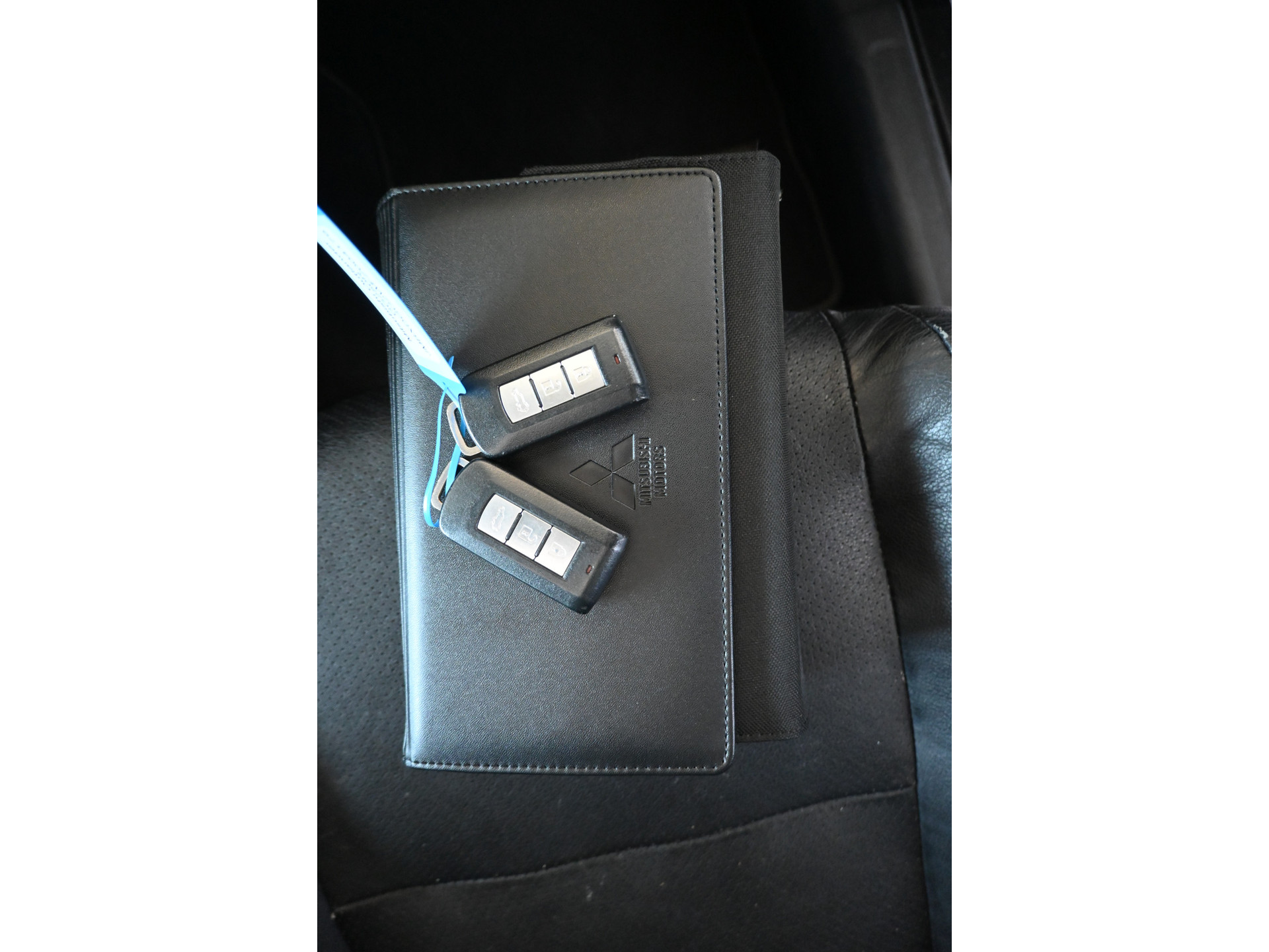Mitsubishi Outlander 2.0 PHEV Automaat Limited Edition X-Line Navigatie Leder Trekhaak Schuifdak Rijklaarprijs! Inruil Mogelijk!
