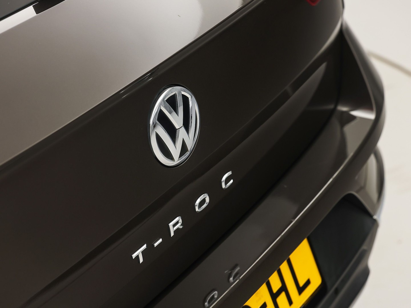Volkswagen T-Roc 1.5 TSI Sport 150Pk (APPLE CARPLAY, GROOT NAVI, STUUR/STOELVERWARMING, CAMERA, SPORTSTOELEN, ADAPTIVE CRUISE, CLIMATE, NIEUWE APK, NIEUWSTAAT)