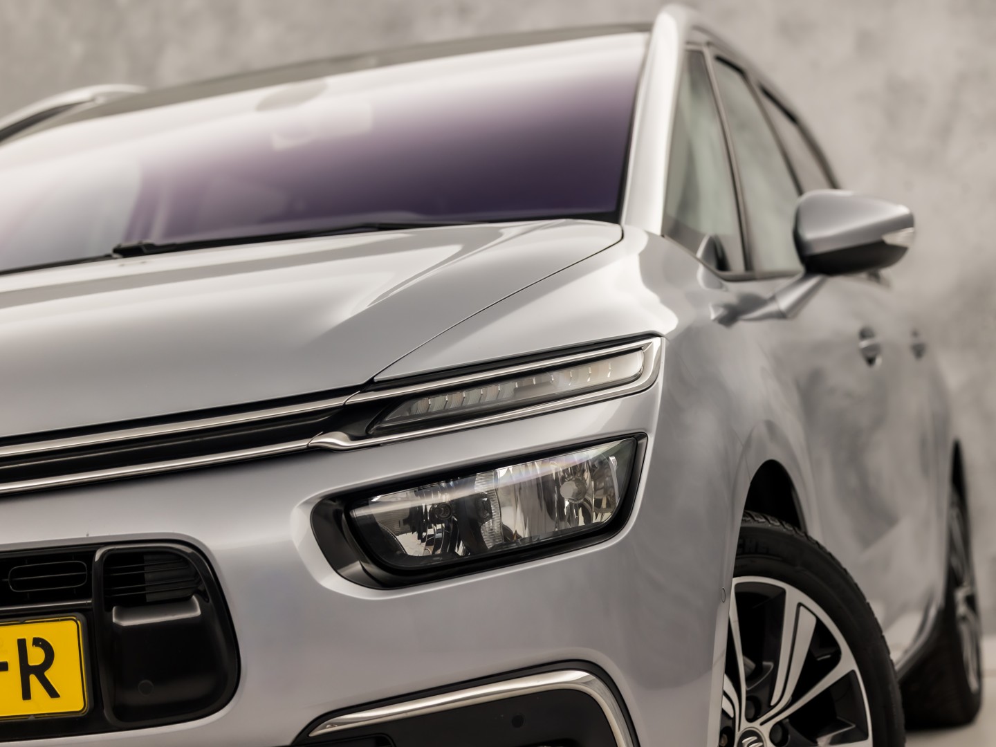 Citroën Grand C4 Picasso 1.2 PureTech Sport 7 Persoons Automaat (APPLE CARPLAY, GROOT NAVI, GETINT GLAS, TREKHAAK, SPORTSTOELEN, CAMERA, CRUISE, NIEUWE APK, NIEUWSTAAT)