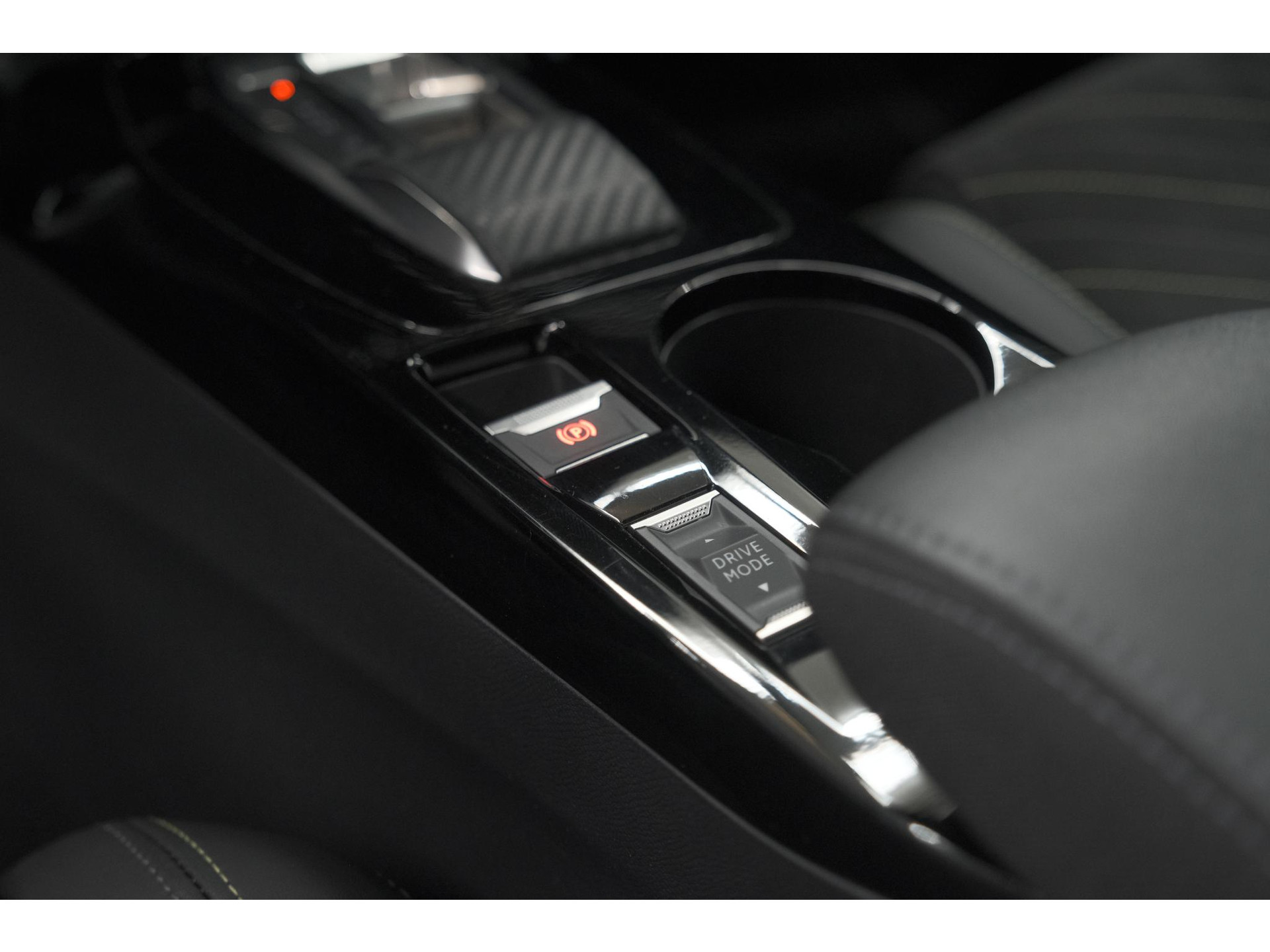 Peugeot 208 1.2 Hybrid 145 e-DCS6 GT | Alcantara Pakket | Camera | Apple Carplay | Stoelverwarming