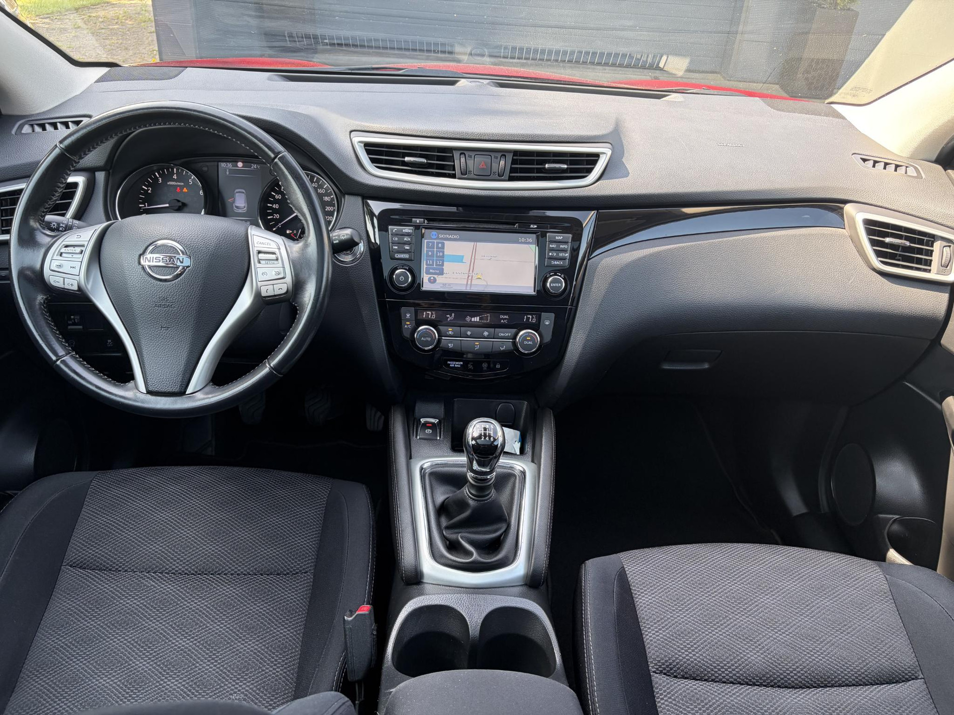 Nissan Qashqai 1.2 N-Connecta 360° Camera,Pano,Trekhaak,Navi,Clima,Cruise,Pdc V+A,Lm velgen,6 Bak,Dakrails,N.A.P,115pk,Apk tot 11-2026