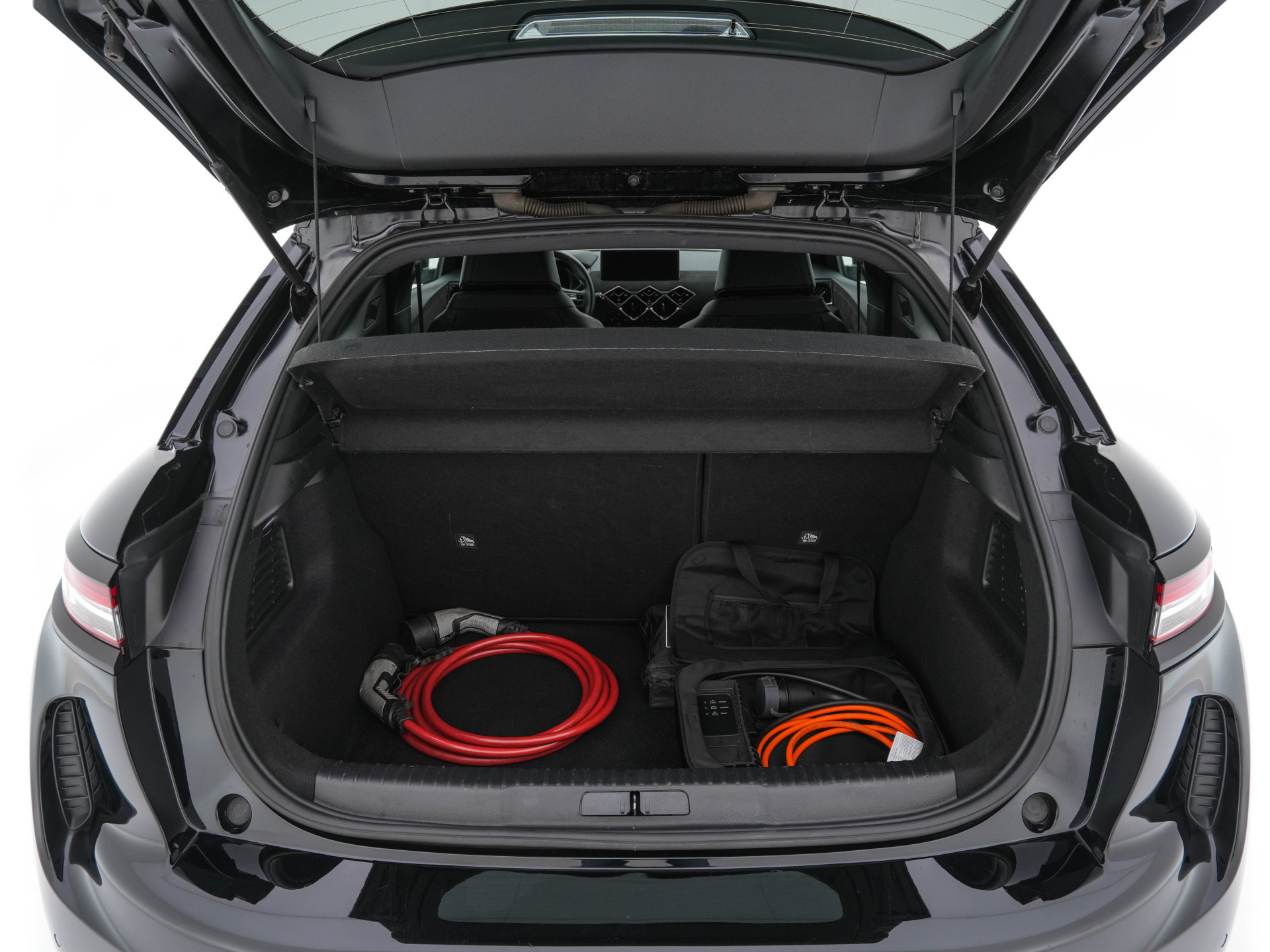 DS 3 Crossback E-Tense Performance Line+ 50 kWh [ 3-Fase ] {SOH-90%} (INCL-BTW) *LEATHER-FABRIC | MATRIX-LED | ADAPTIVE-CRUISE | DIGI-COCKPIT | HEATED-SPORTSEATS | CAMERA | KEYLESS | NAVI-FULLMAP | DAB+ | ECC | PDC | PRIVACY-GLASS | 18''ALU*