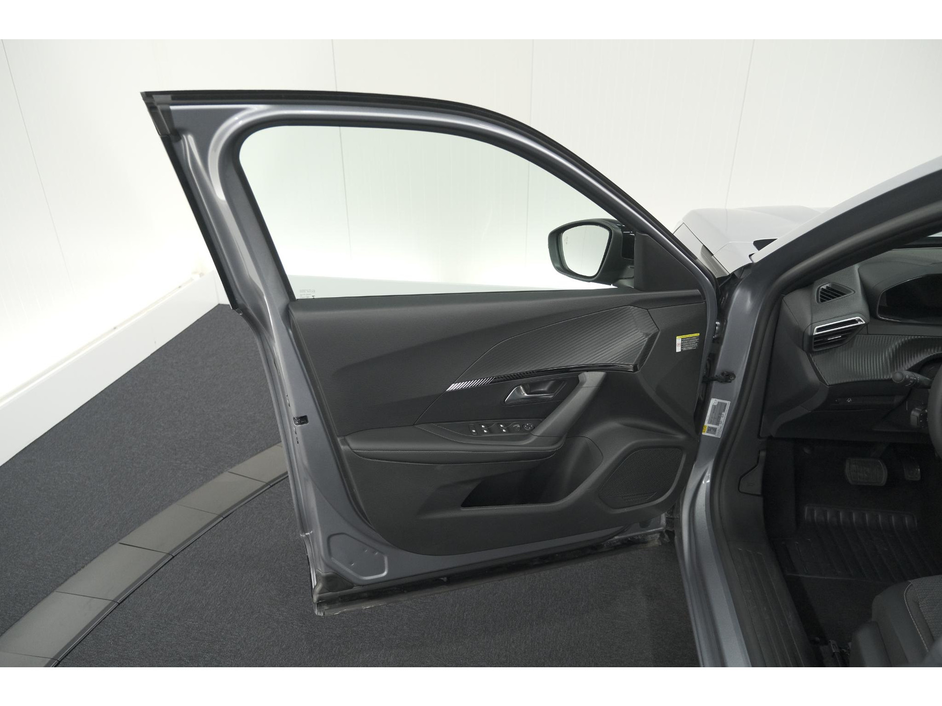 Peugeot 2008 1.2 Hybrid 145 Allure | 360 Camera | Adaptieve Cruise Control | Dodehoekdetectie | Apple Carplay