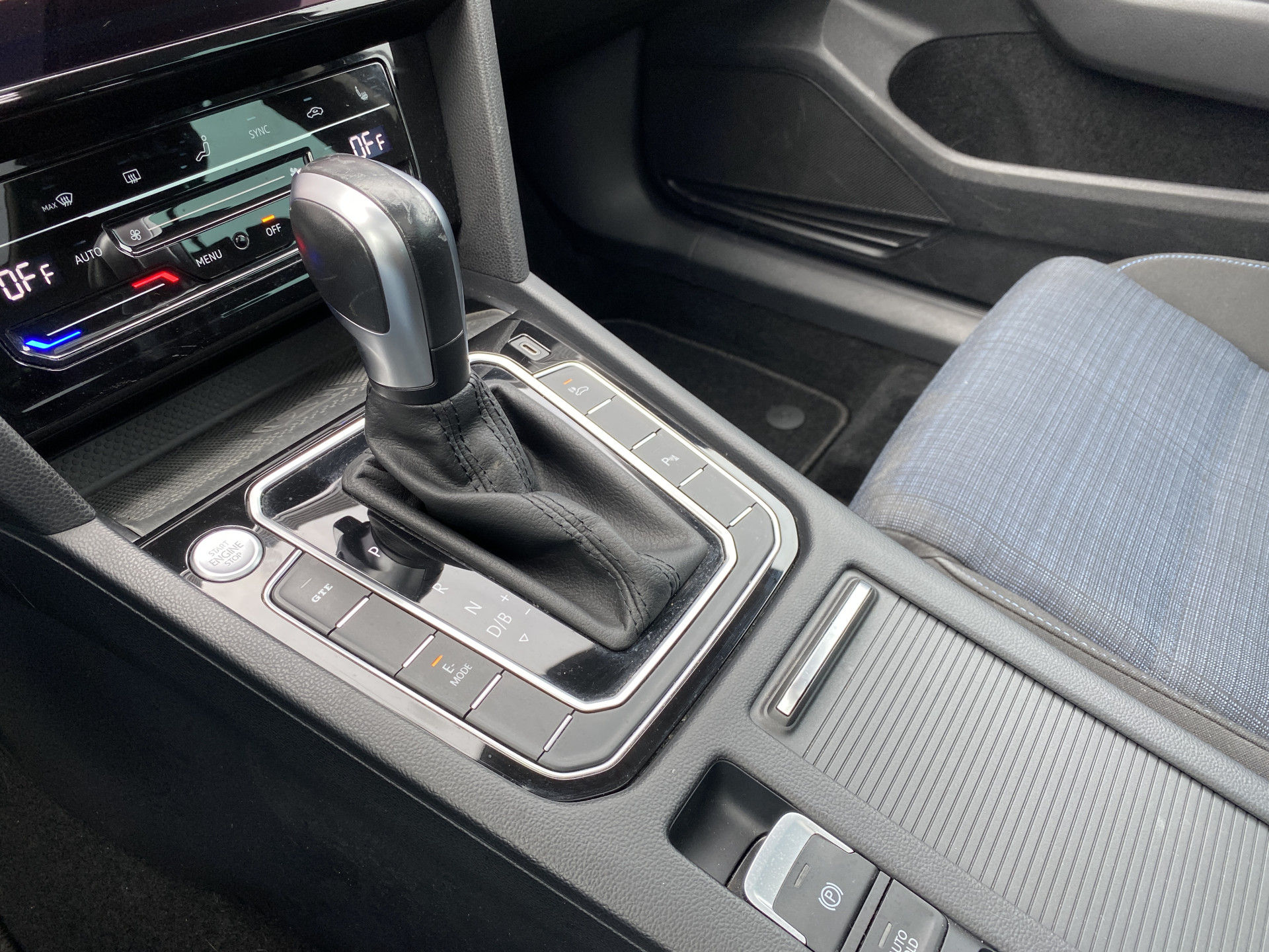 Volkswagen Passat Variant 1.4 TSI PHEV GTE Business | 1e eigenaar | navigatie | trekhaak | panoramadak | virtual cockpit | camera | BTW