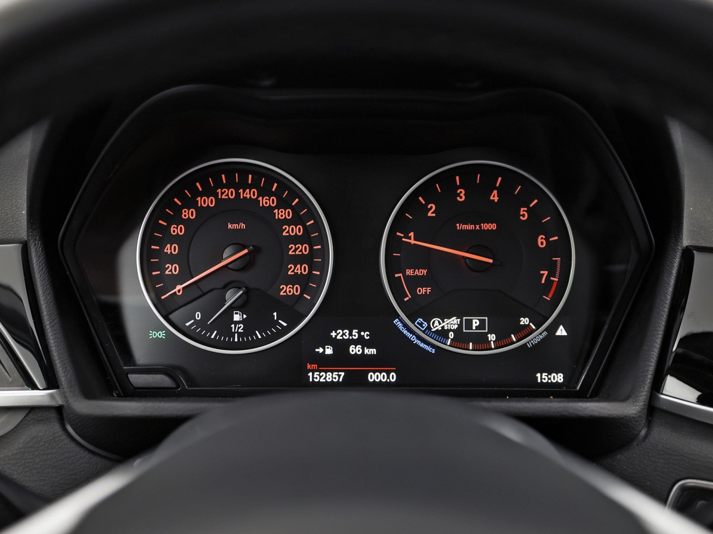 BMW X1 sDrive18i Sport High Executive 140Pk Automaat (PANORAMADAK, GROOT NAVI, MEMORY SEAT, LEDER, CAMERA, SPORTSTOELEN, TREKHAAK, STOELVERWARMING, NIEUWSTAAT)
