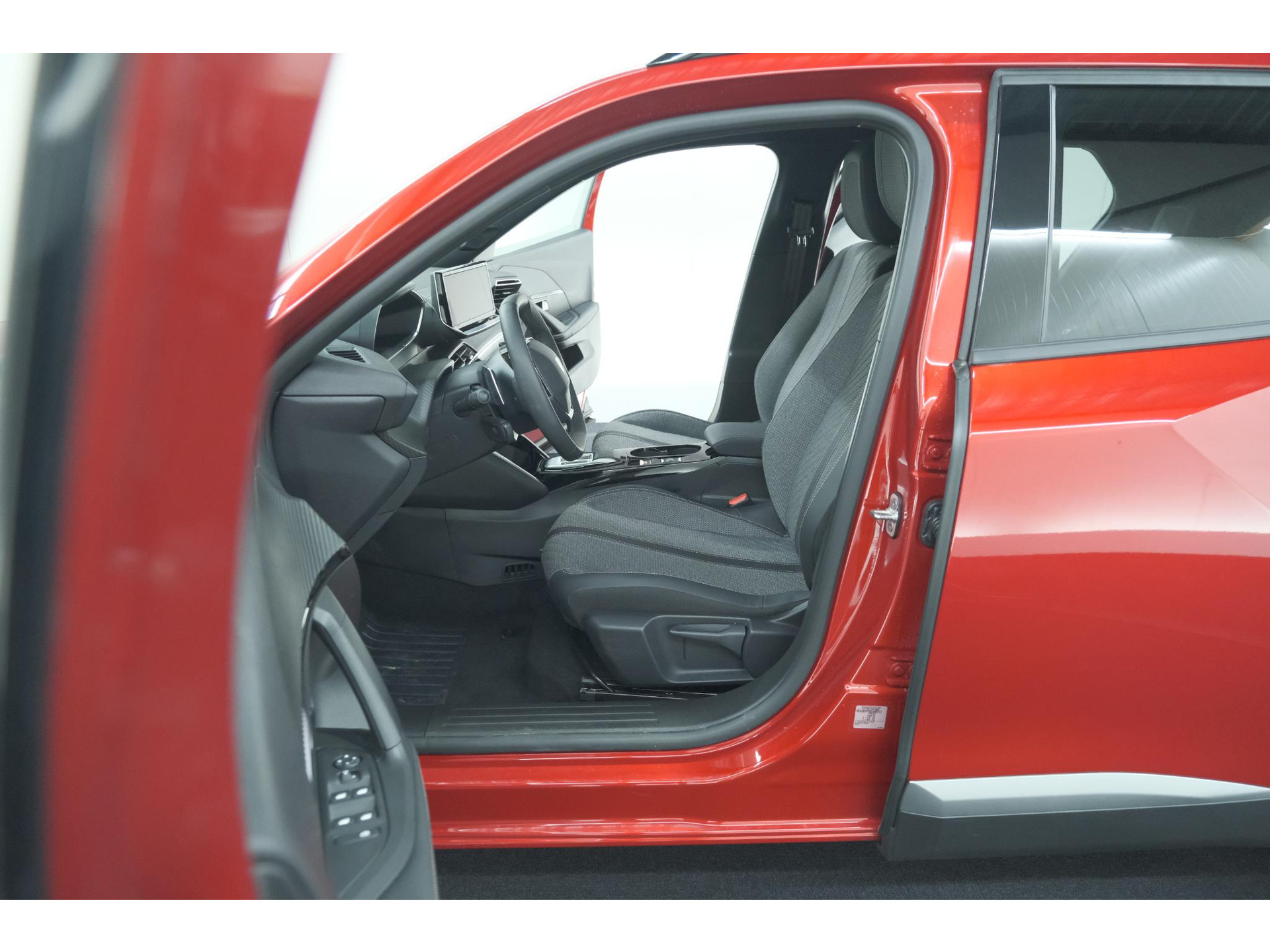 Peugeot 2008 1.2 Hybrid 145 Allure | 360 Camera | Adaptieve Cruise Control | Dodehoekdetectie | Apple Carplay