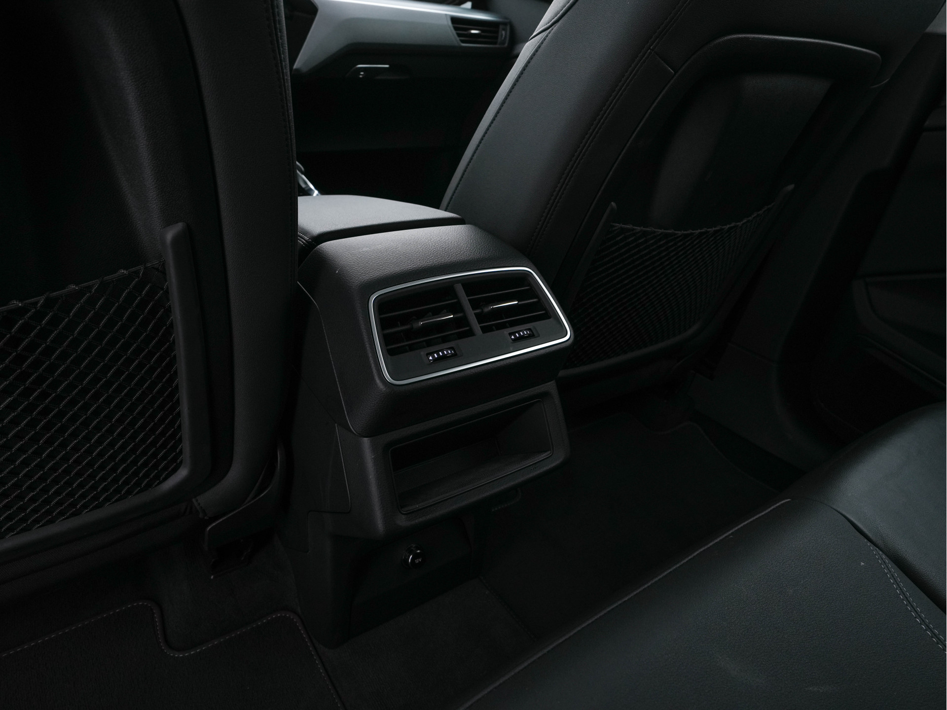 Audi e-tron 55 quattro Advanced edition Plus 95 kWh (3-Fase-11 kW) {SOH-93%} (INCL-BTW) Aut.*HEATPUMP | LEATHER | ADAPTIVE-CRUISE | FULL-LED | DIGI-COCKPIT | KEYLESS | MEMORY-PACK | CAMERA | NAVI-FULLMAP | SHIFTPADDLES | DAB+ | HEATED-COMFORTSEATS | DRIVE