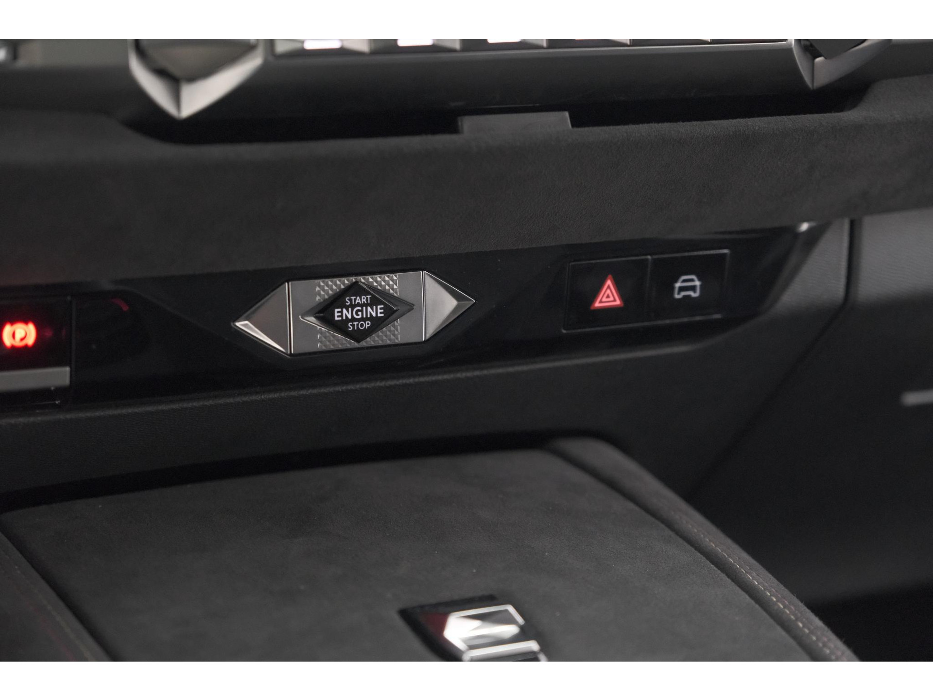 DS 4 PureTech 130 EAT8 Performance Line | Camera | Apple Carplay | Alcantara® bekleding | Parkeersensensoren