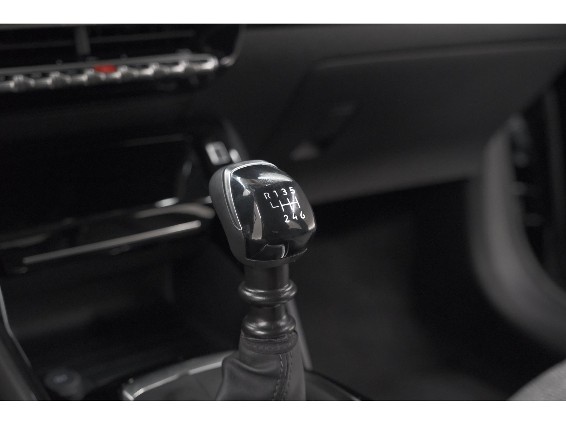 Peugeot 208 PureTech 100 Allure | Apple Carplay | Parkeersensoren | Climate Control