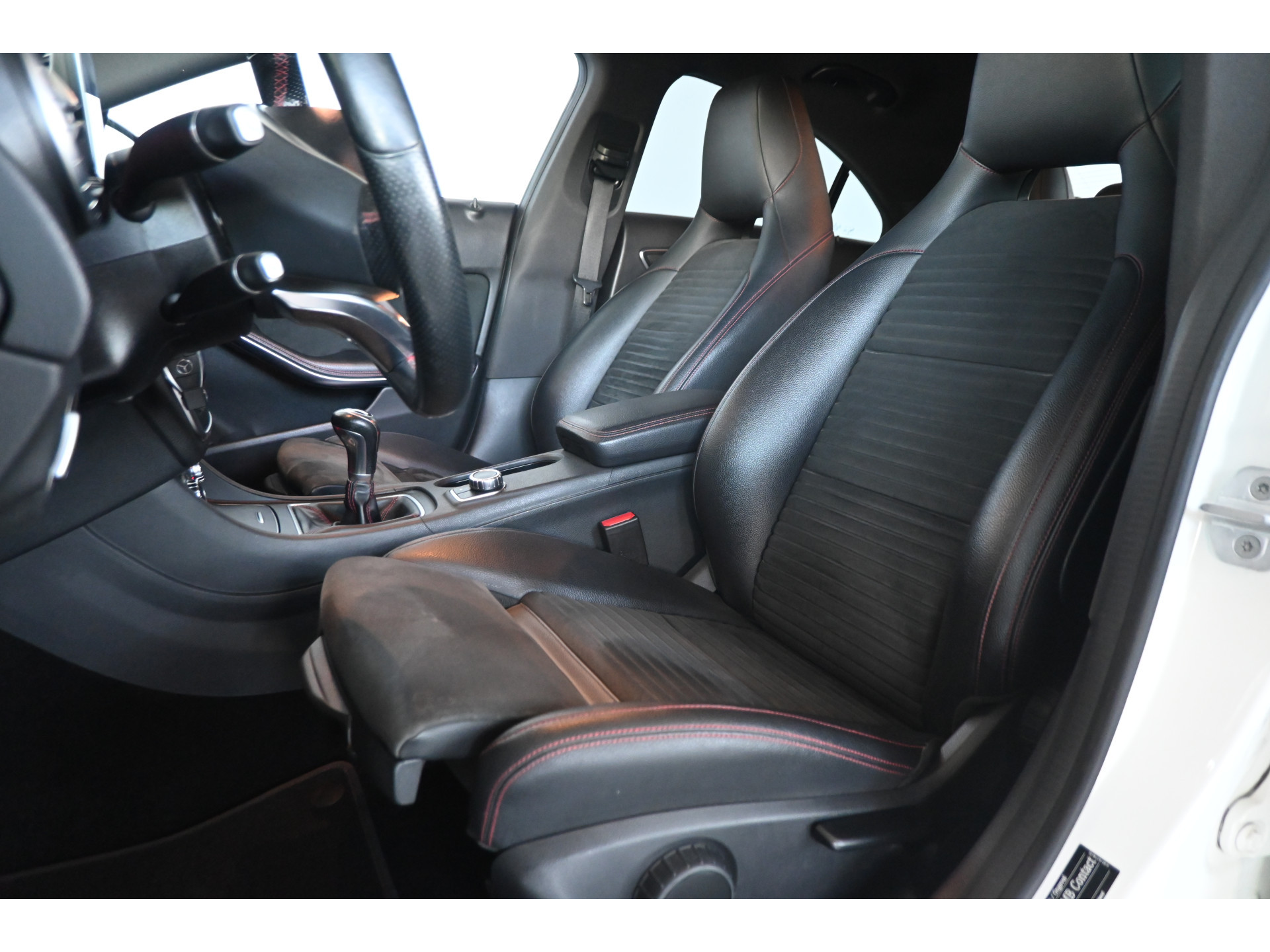 Mercedes-Benz CLA-klasse 180 AMG Night Edition Plus Clima Cruise Xenon LED Navigatie Inruil mogelijk