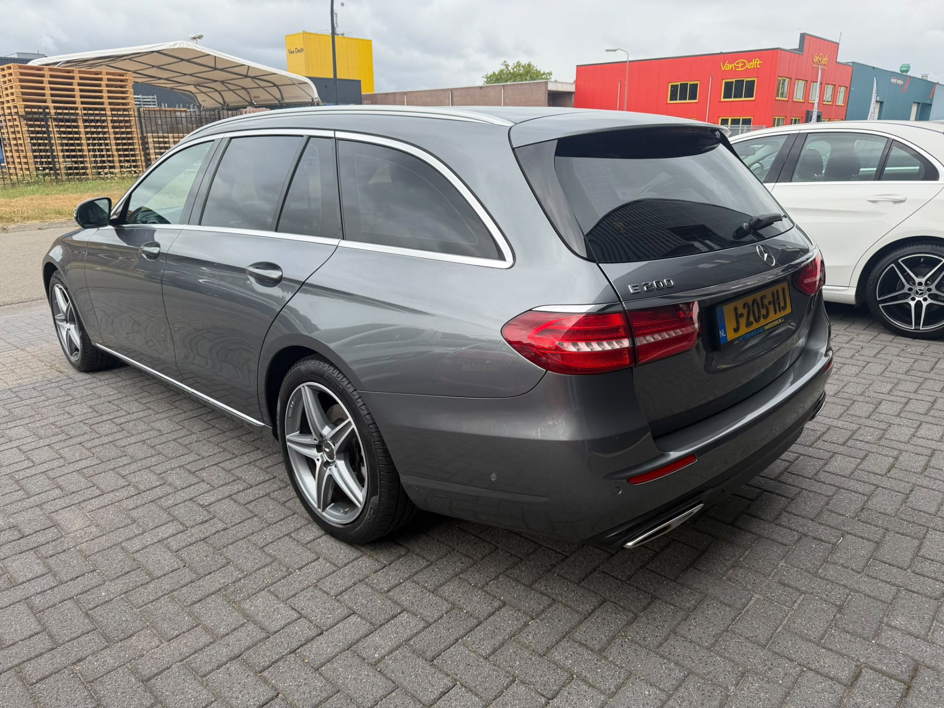 Mercedes-Benz E-klasse Estate 200 Premium 3/6/12 MND GARANTIE  | AUTOMAAT | NIEUWE APK | LEDER | PDC | NAVI | CRUISE |