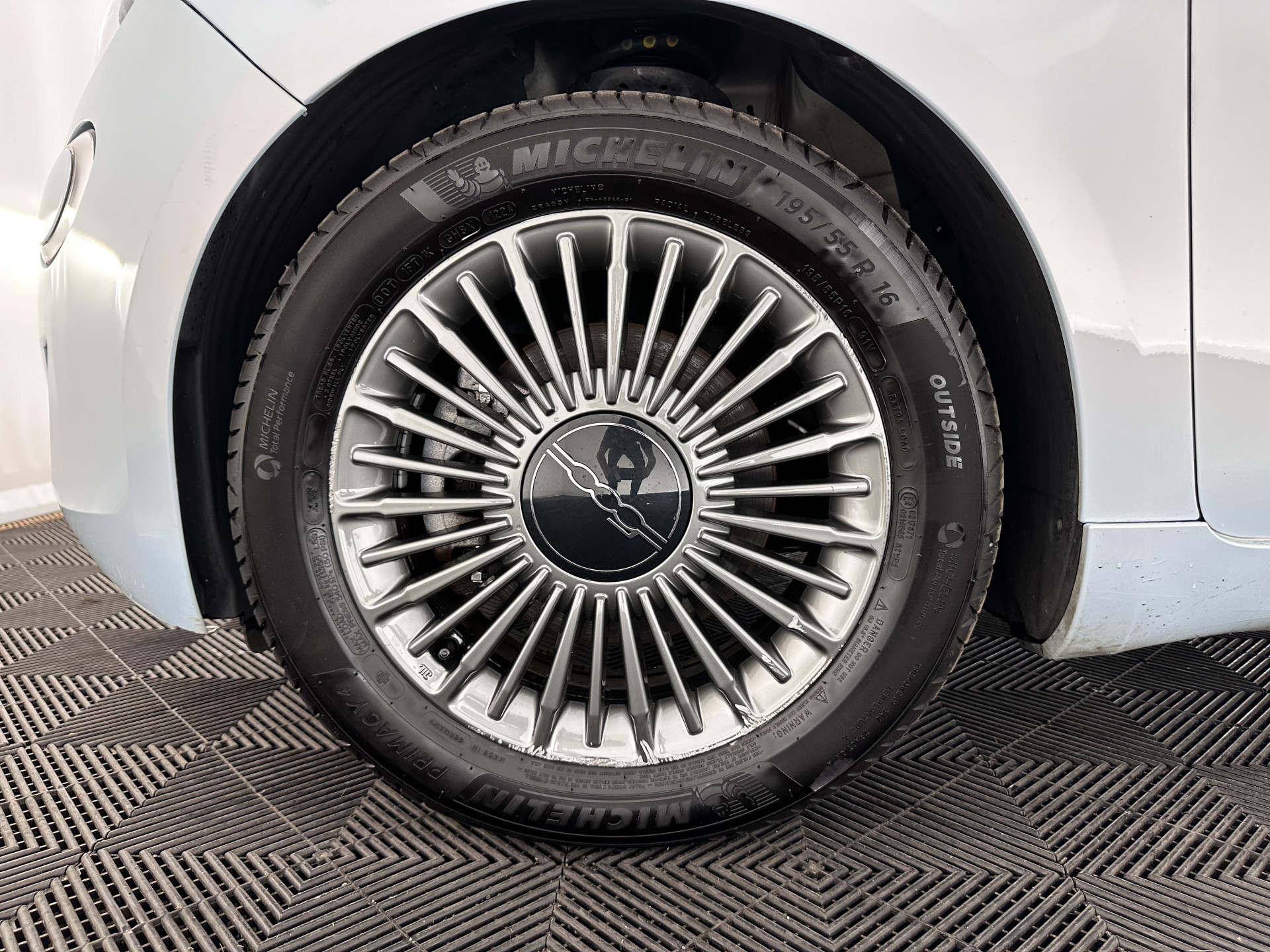 Fiat 500 Icon 24 kWh [ 3-Fase ] (⚠️) (INCL-BTW) Aut. *FULL-LED | DIGI-COCKPIT | CCS-FASTLOADER | KEYLESS | CAMERA | NAVI-FULLMAP | DAB+ | ECC | PDC | CRUISE | LANE-ASSIST | CARPLAY |  COMFORT-SEATS | 16'ALU*