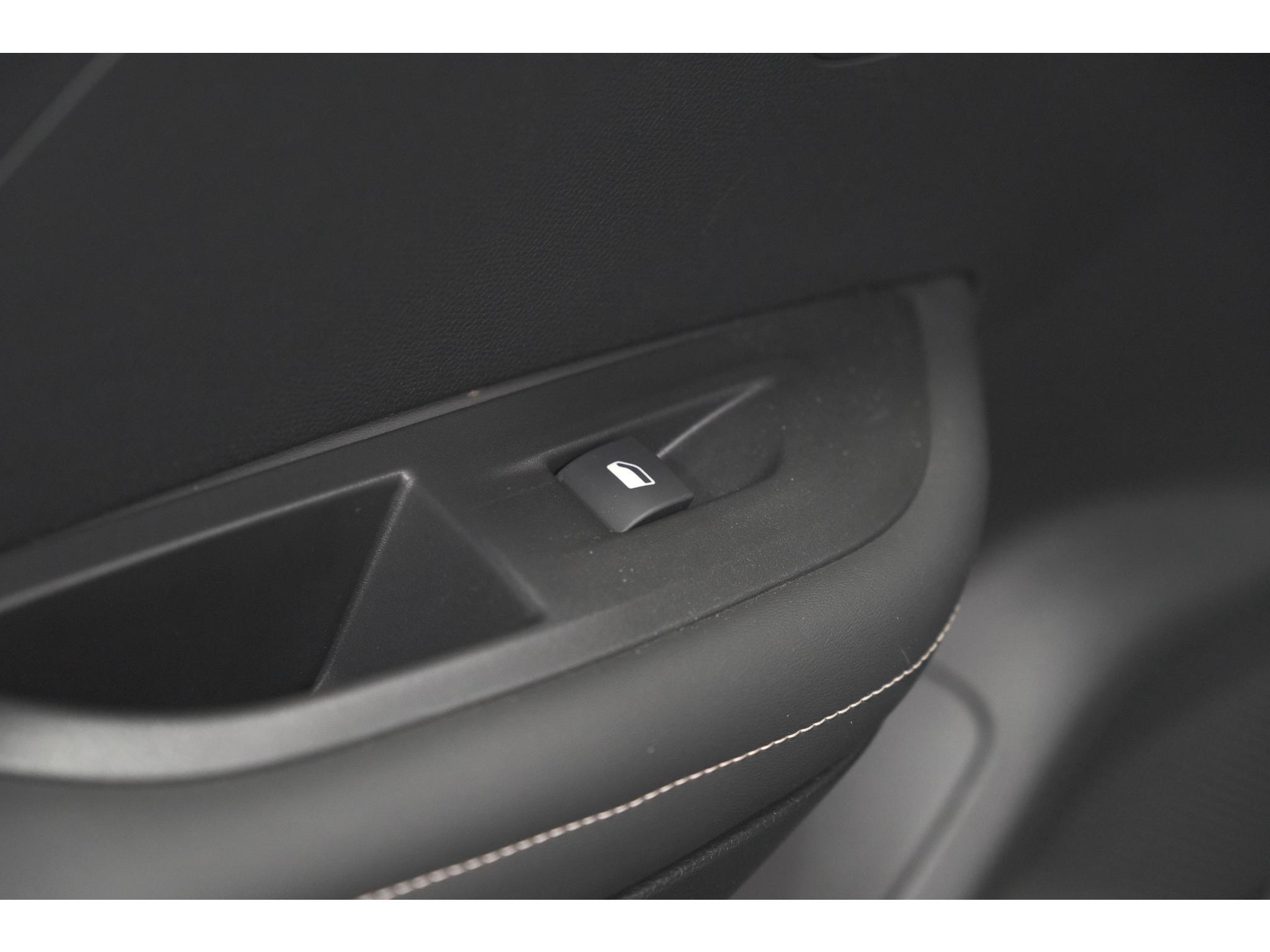 Peugeot 2008 PureTech 130 EAT8 Allure | 360 Camera | Adaptieve Cruise Control | Keyless | Dodehoekdetectie