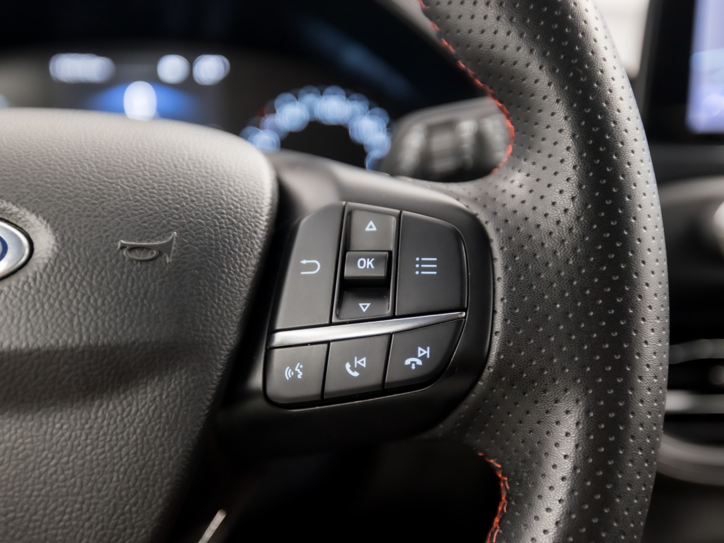 Ford Focus Wagon 1.0 EcoBoost ST Line Sport 125PK (APPLE CARPLAY, GROOT NAVI, STUUR/STOELVERWARMING, GETINT GLAS, CAMERA, ADAPTIVE CRUISE, SPORTSTOELEN, KEYLESS, LANE ASSIST, NIEUWSTAAT)
