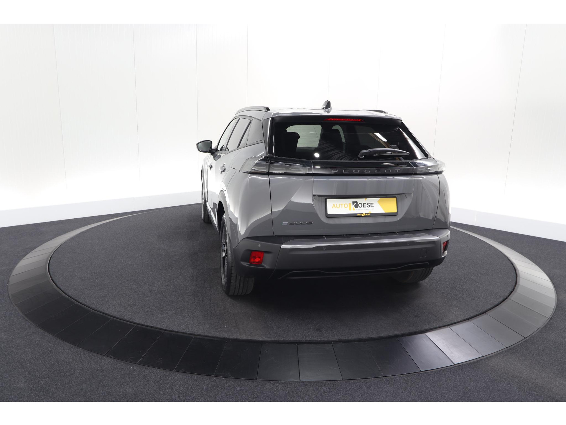 Peugeot e-2008 EV Allure 54 kWh | 97,2% SOH | 11 KW Lader | Apple Carplay | Parkeersensoren