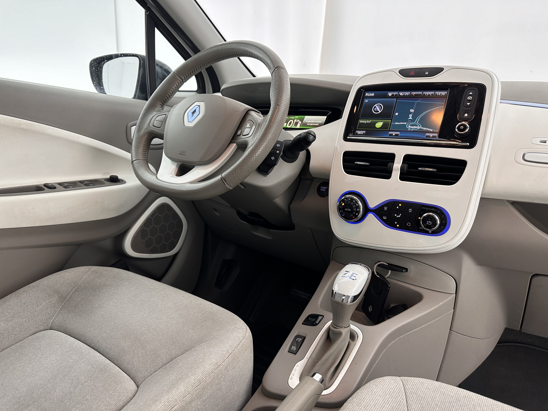 Renault ZOE Q210 Zen Quickcharge R-Link-Pack 22 kWh (ex Accu) [ 3-Fase ] Aut. *NAVI-FULLMAP | DIGI-COCKPIT | LED-LIGHTS | KEYLESS | COMFORT-SEATS | ECC | PDC | CRUISE | 17''ALU*