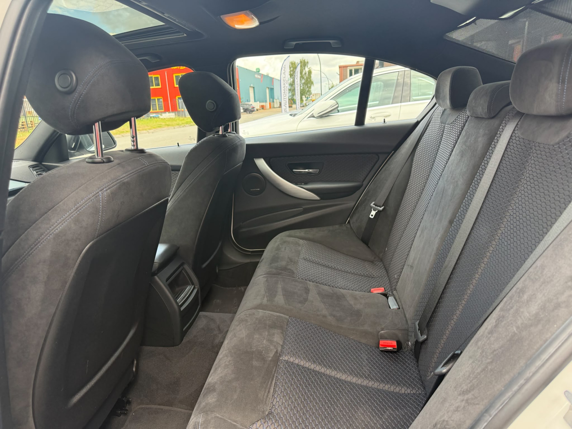 BMW 3-serie 316i M Sport Edition | NIEUWE APK | 3/6 of 12 MND GARANTIE | SCHUIF DAK | NAVI |