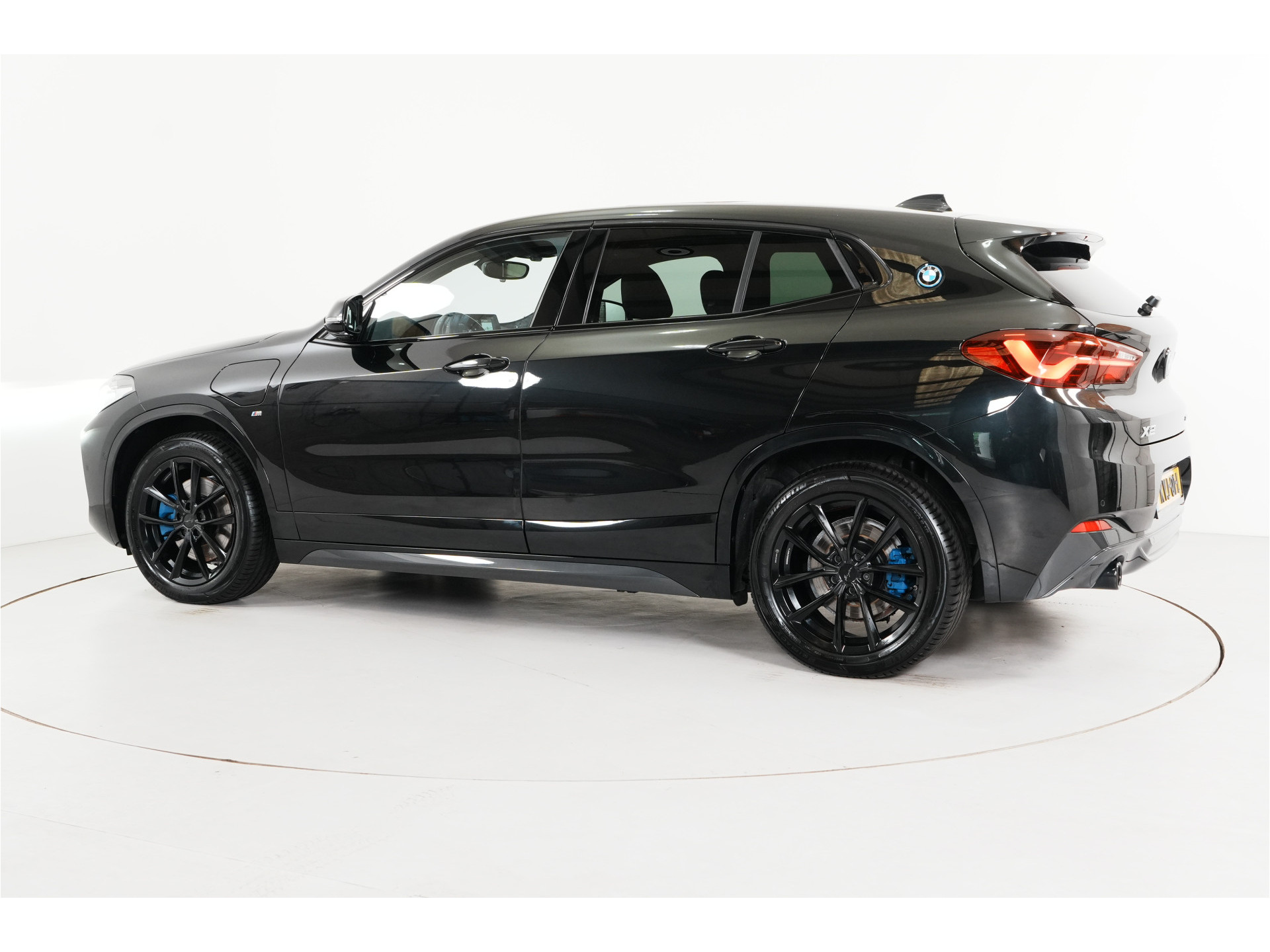 BMW X2 xDrive25e PHEV 220 pk | SOH 93% | M Sport | Pano | Leder | Head-up |