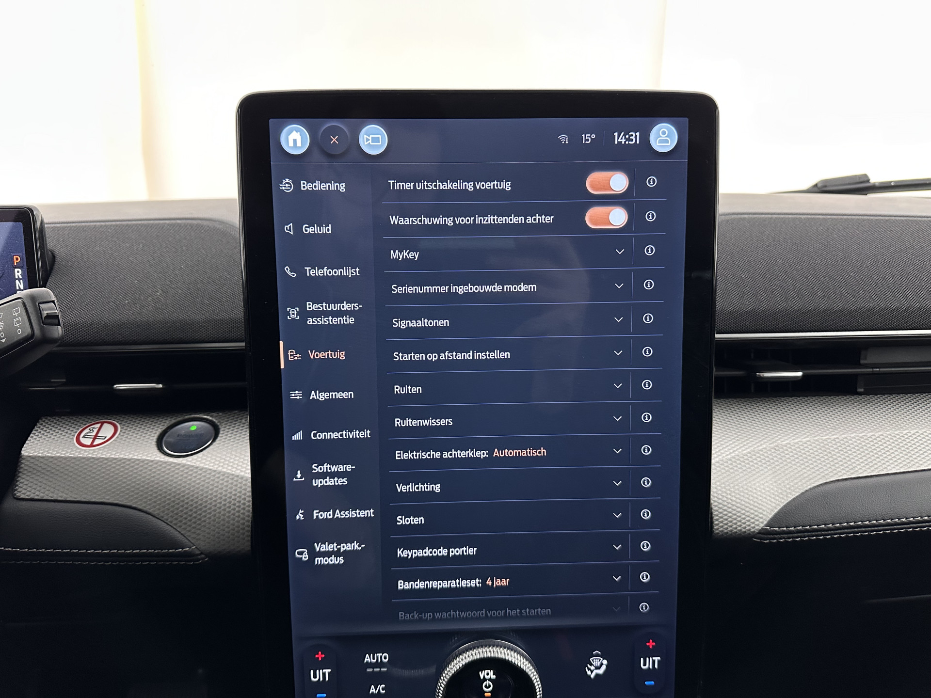 Ford Mustang Mach-E RWD 75 kWh [ 3-Fase-11kW ] {SOH-84%} (INCL-BTW) *LEATHER | FULL-LED | DAB | DIGI-COCKPIT | KEYLESS | NAVI-FULLMAP | CARPLAY | HEATED-COMFORTSEATS | TOPVIEW | ADAPTIVE-CRUISE | PRIVACY-GLASS | 18'' ALU*