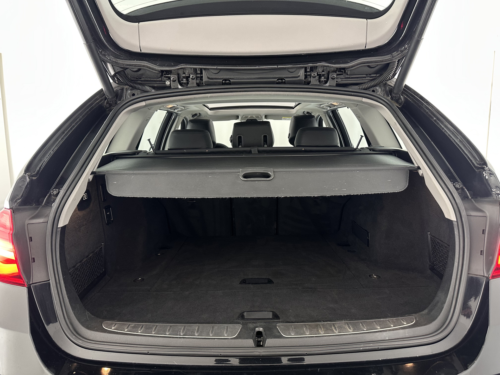 BMW 3-serie Touring 320d EDE Corporate Lease Essential Aut. *PANO | FULL-LEATHER | FULL-LED | NAVI-FULLMAP | HEATED-COMFORTSEATS | HIFI-SOUND | ECC | PDC | CRUISE | 16''ALU*