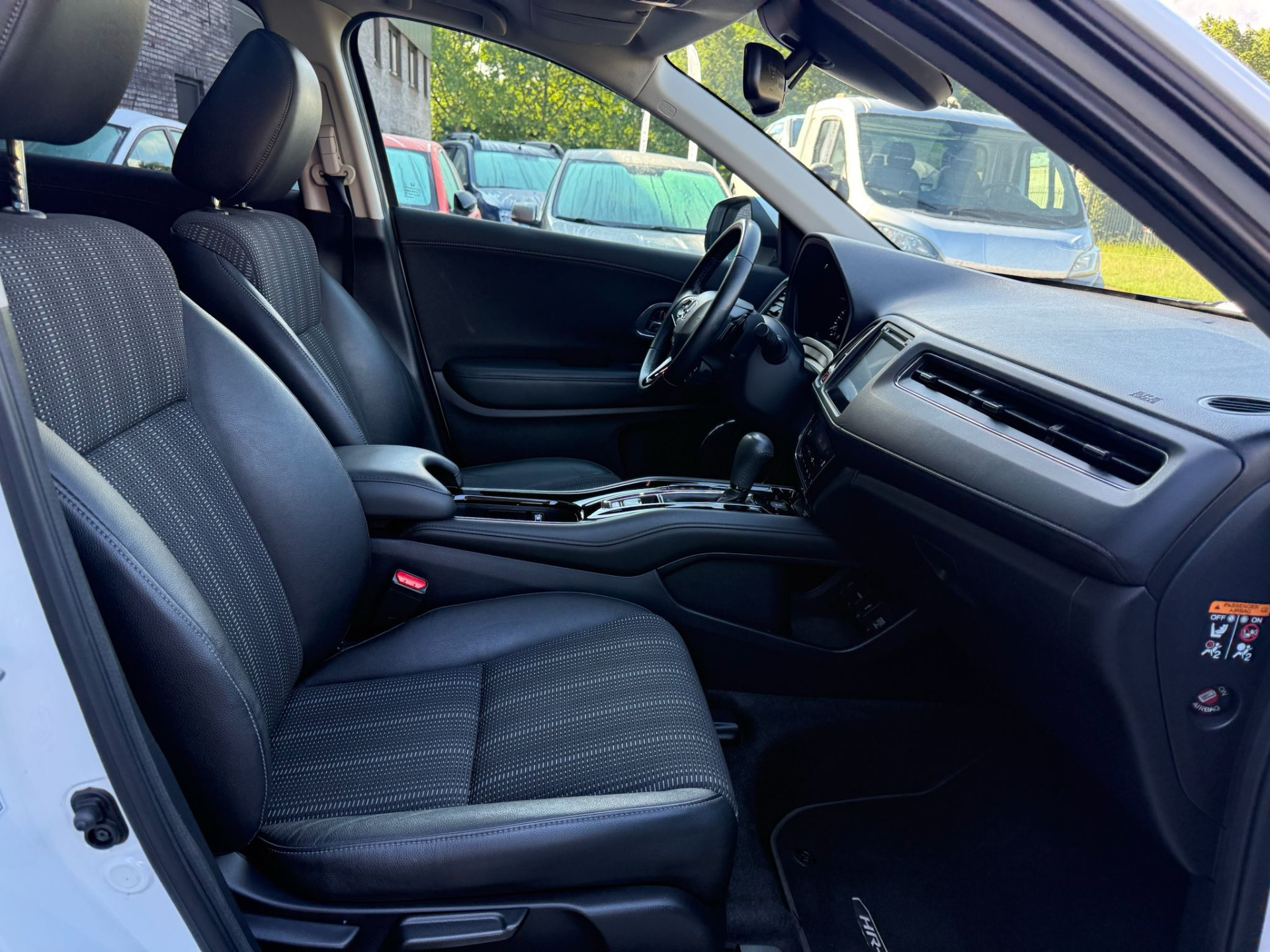 Honda HR-V 1.5 i-VTEC Executive | 1E EIGENAAR | 3/6/12MND GARANTIE | AUTOMAAT | PANO | LED | DAB | NAVI | CRUISE |