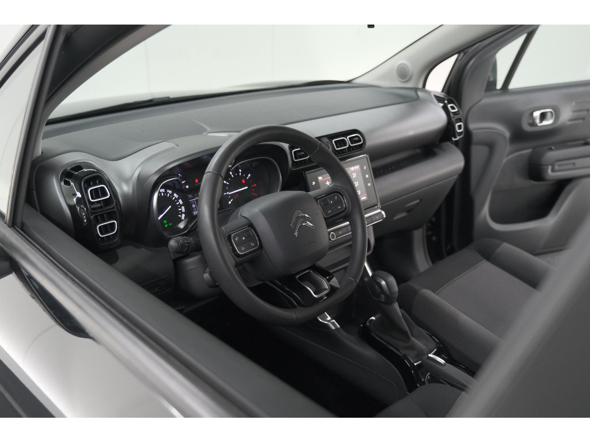 Citroen C3 Aircross PureTech 130 EAT6 Shine | Parkeersensoren | Apple Carplay | Stoelverwarming