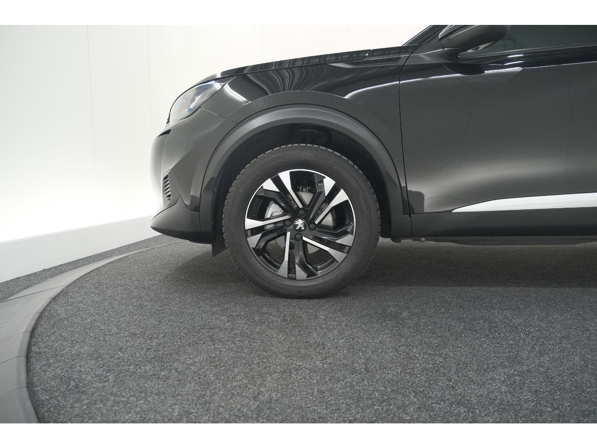 Peugeot 2008 PureTech 130 EAT8 Allure | Trekhaak | Camera | Navigatie | Apple Carplay