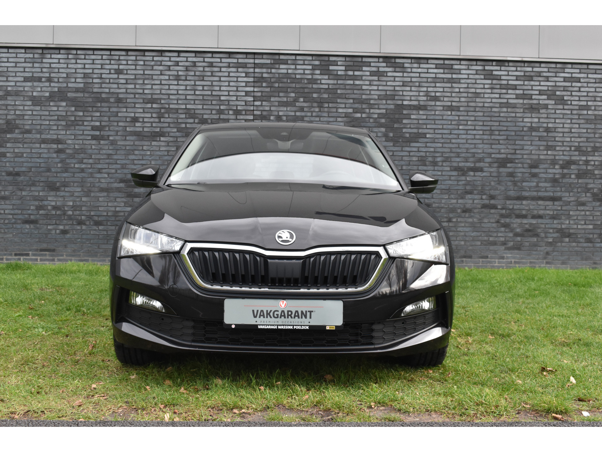 ŠKODA Scala 1.0 TSI Ambition Automaat Carplay Navigatie Front/lane assist Stoelverwarming Parkeer sensoren