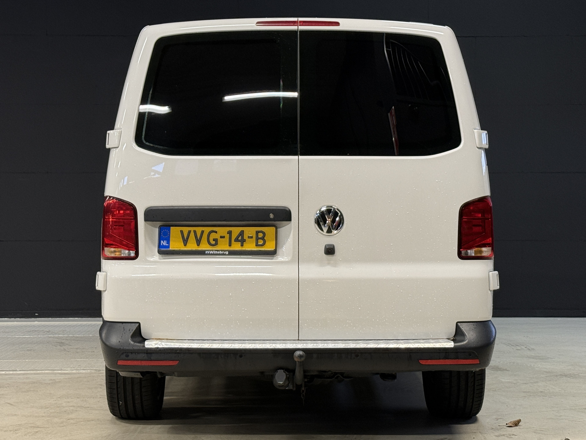 Volkswagen Transporter 2.0 TDI L2H1 30 DC Highline | Origineel NL | Apple carplay  | Camera | Trekhaak |