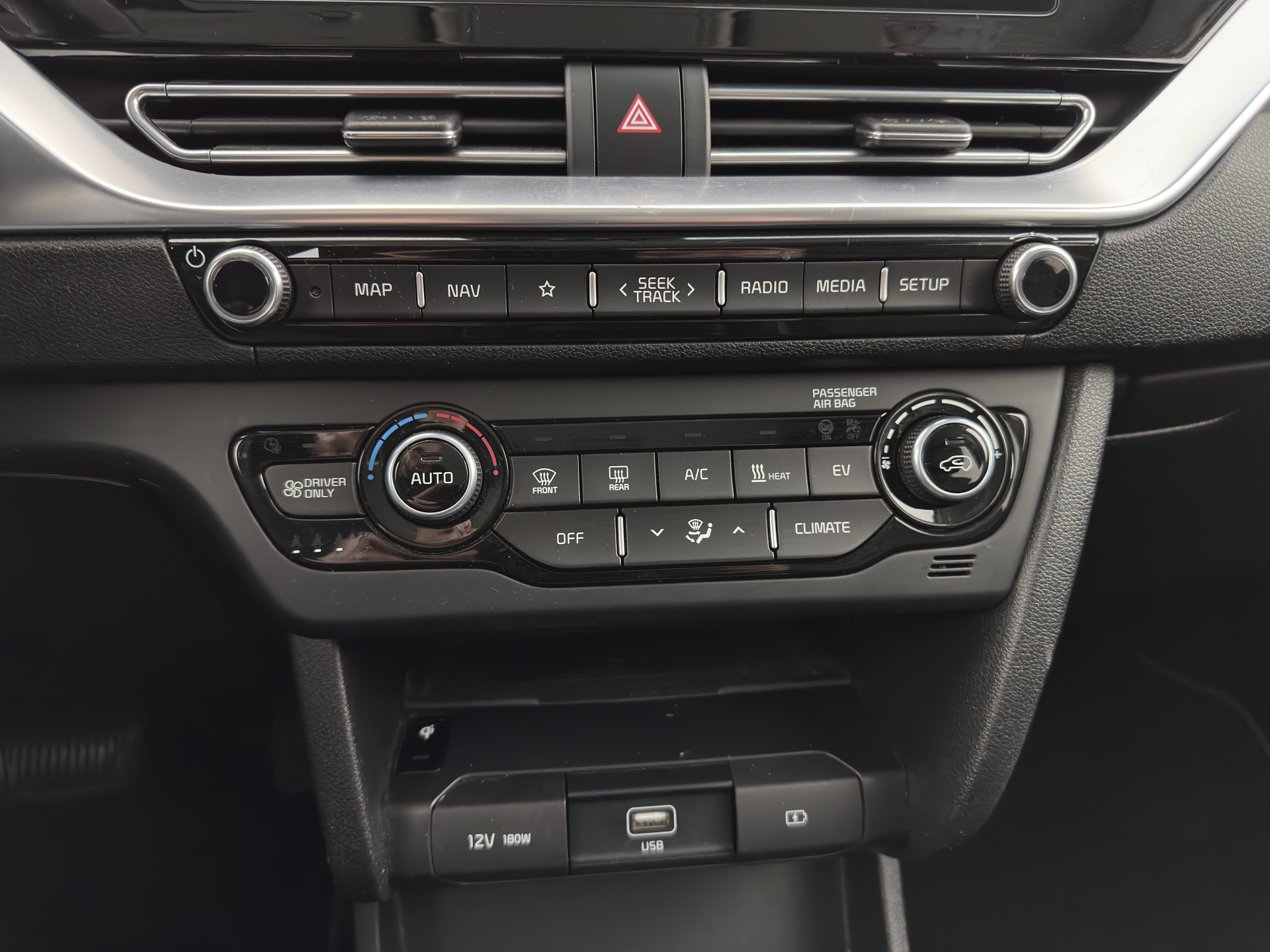 Kia e-Niro ExecutiveLine 64 kWh (3-Fase) {SOH-100%) (INCL-BTW)  Aut *HEATPUMP | LEATHER | FULL-LED | NAVI-FULLMAP | ADAPTIVE-CRUISE | CAMERA | MEMORY-PACK | LANE-ASSIST | KEYLESS | DIGI-COCKPIT | PRIVACY-GLASS | AMBIENT-LIGHT | 17"ALU*