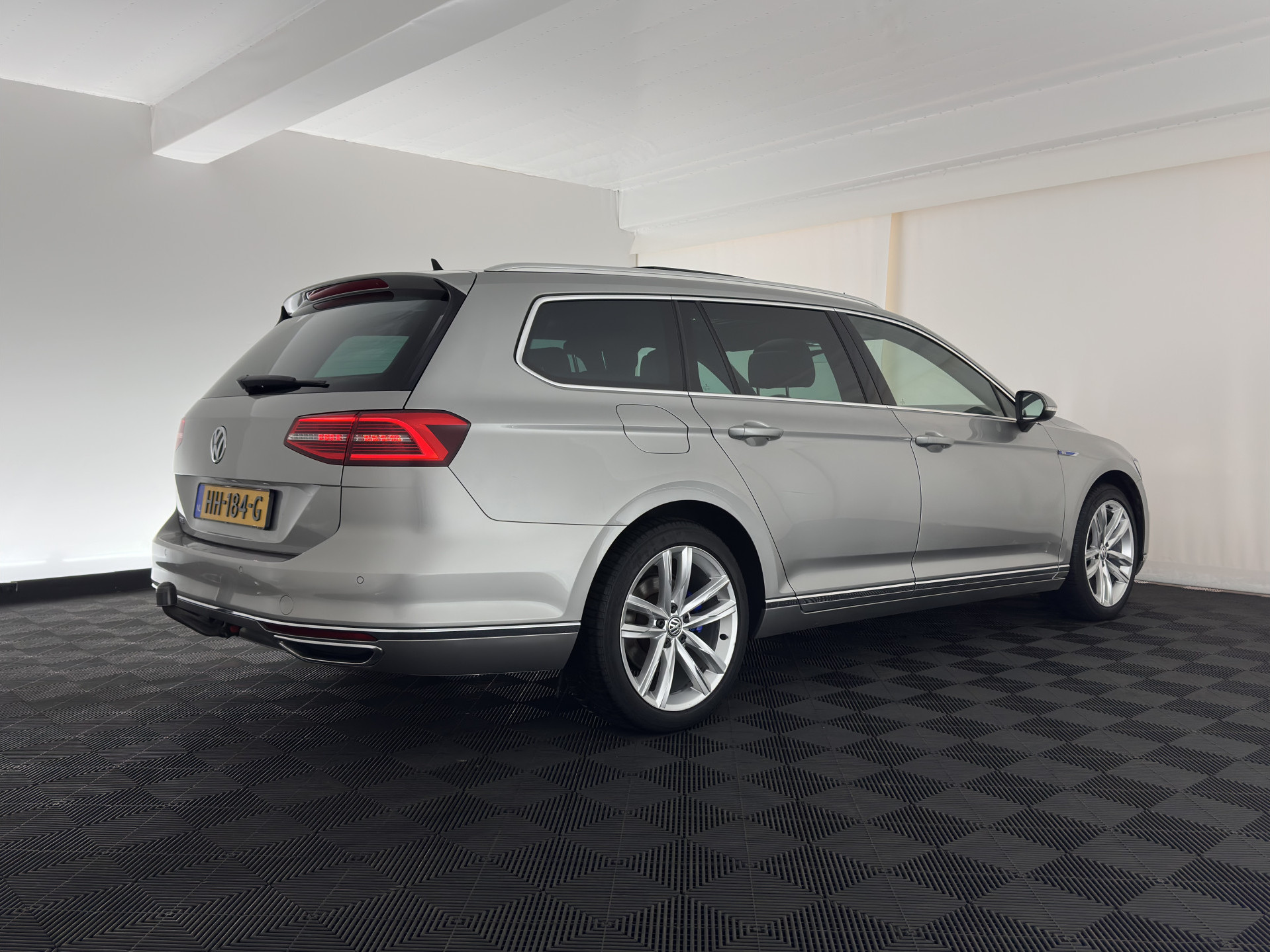 Volkswagen Passat Variant 1.4 TSI GTE Highline Plug-in Aut. *PANO | LEATHER-ALCANTARA | FULL-LED | CAMERA | NAVI-FULLMAP | ADAPTIVE-CRUISE | HEATED-ERGONOMIC-SPORTSEATS | KEYLESS | PDC | ECC | PRIVACY-GLASS | TOWBAR | AMBIENT-LIGHT | KEYLESS | ..