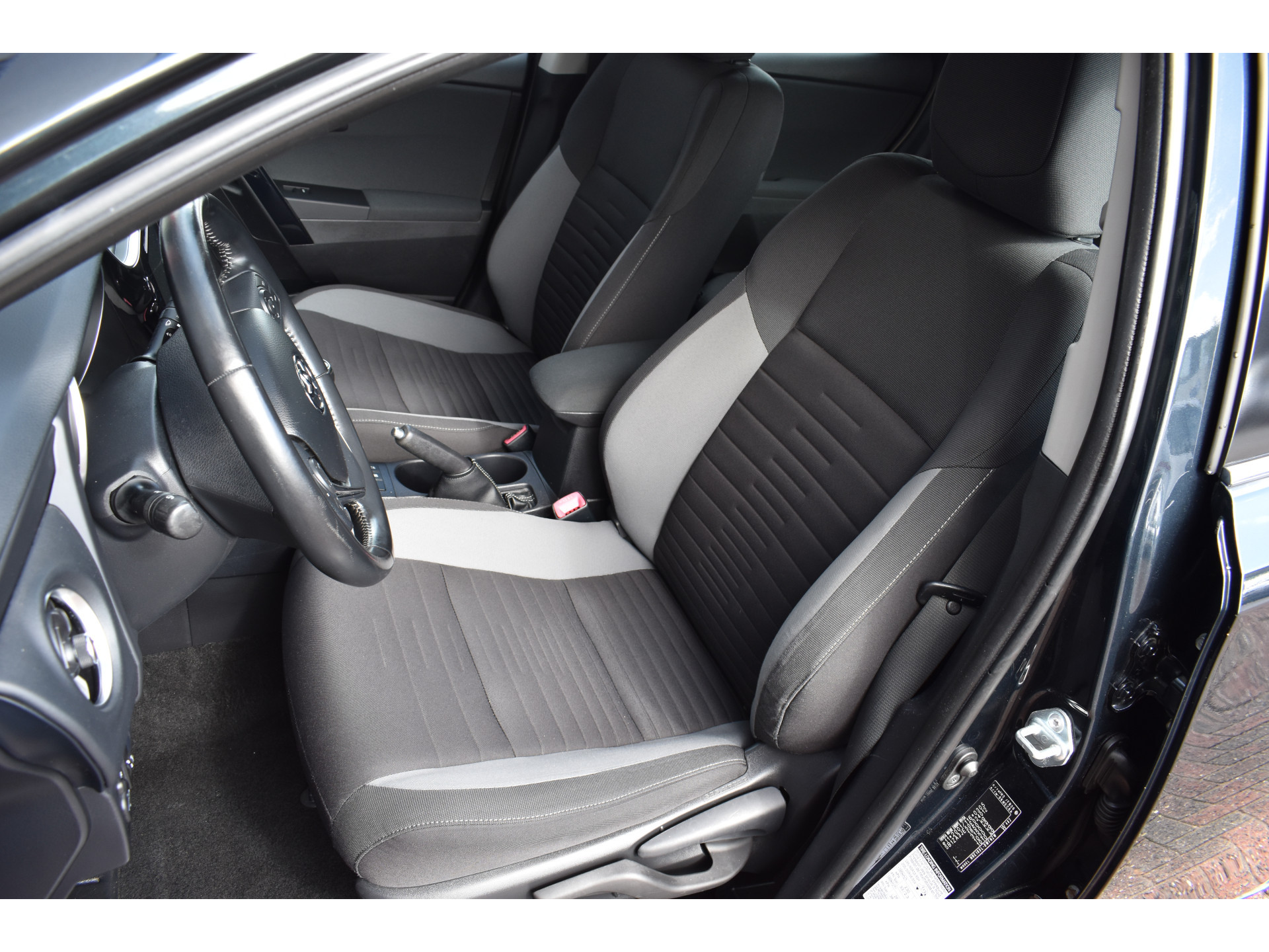 Toyota Auris Touring Sports 1.2T Aspiration Limited Navi Trekhaak Parkeer camerafoto’s volgen