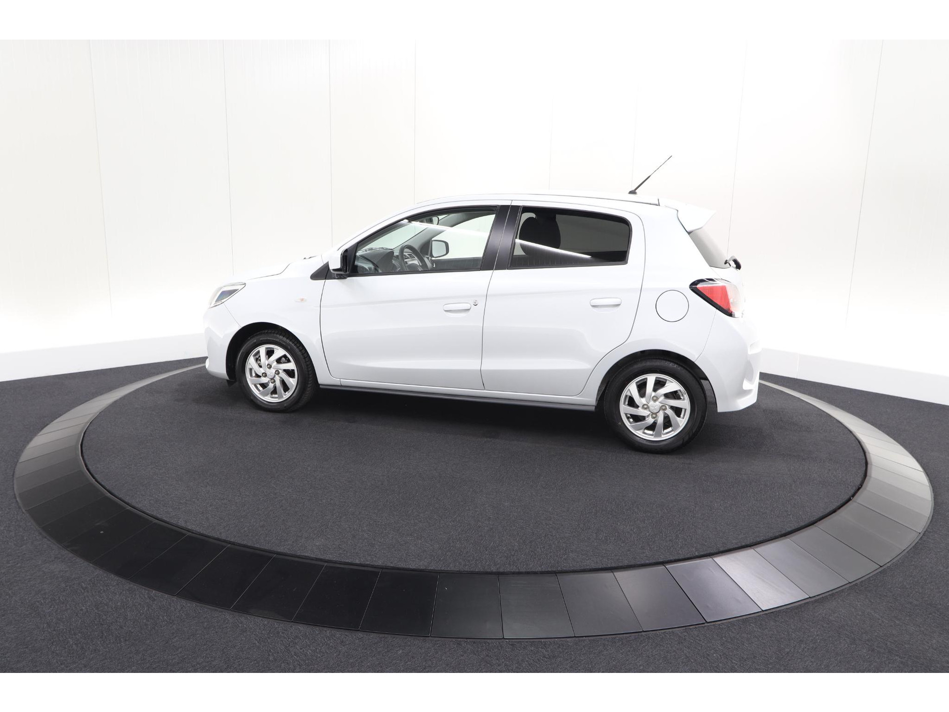 Mitsubishi Space Star 1.2 Intense | AUTOMAAT! | Apple Carplay | Allseason Banden | Climate Control