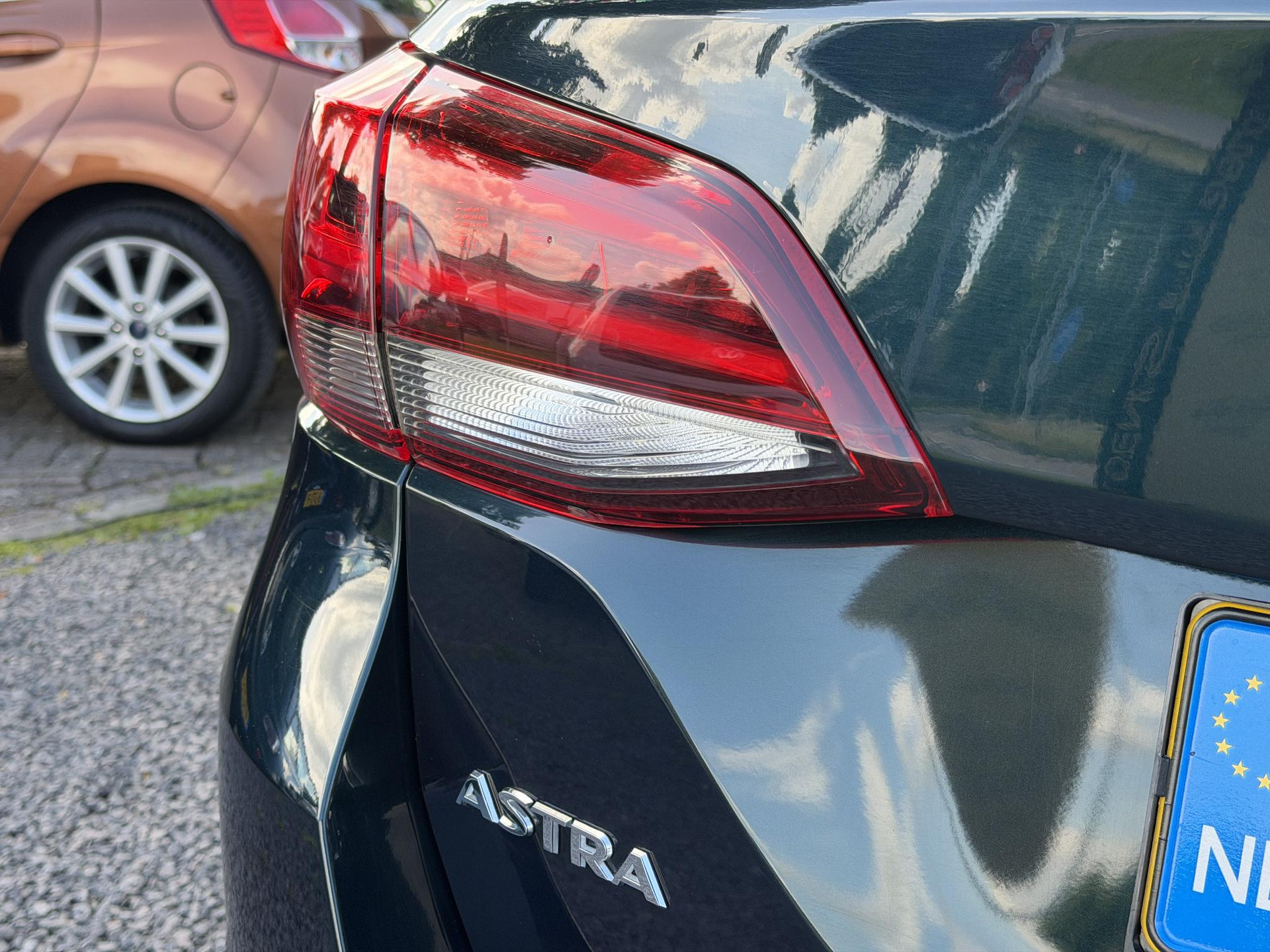 Opel Astra Sports Tourer 1.4 Innovation 2e Eigenaar,Apple Carplay/Android Auto,150pk,Halfleder,Trekhaak,Keyless,Clima,Cruise,Lm velgen,Pdc V+A,N.A.P,Dealer Onderhouden,Rijstrooksensor,Apk tot 03-2027