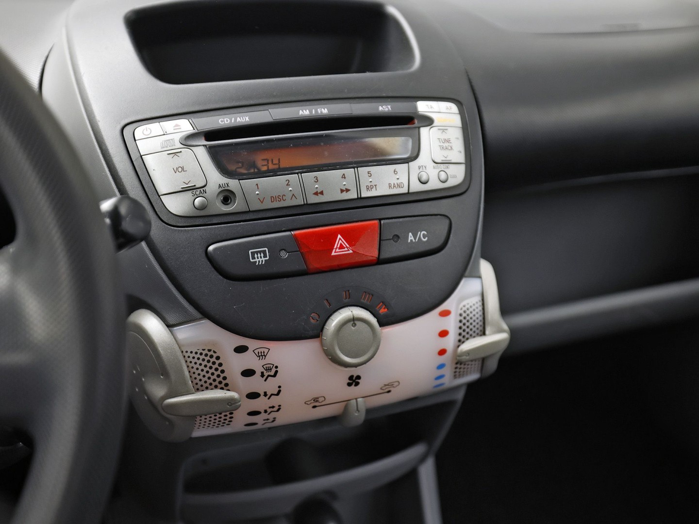 Peugeot 107 1.0-12V Sport (AIRCO, TOERENTELLER, ELEK RAMEN, SPORTSTOELEN, LM VELGEN, SPOILER, NIEUWE APK, NIEUWSTAAT)